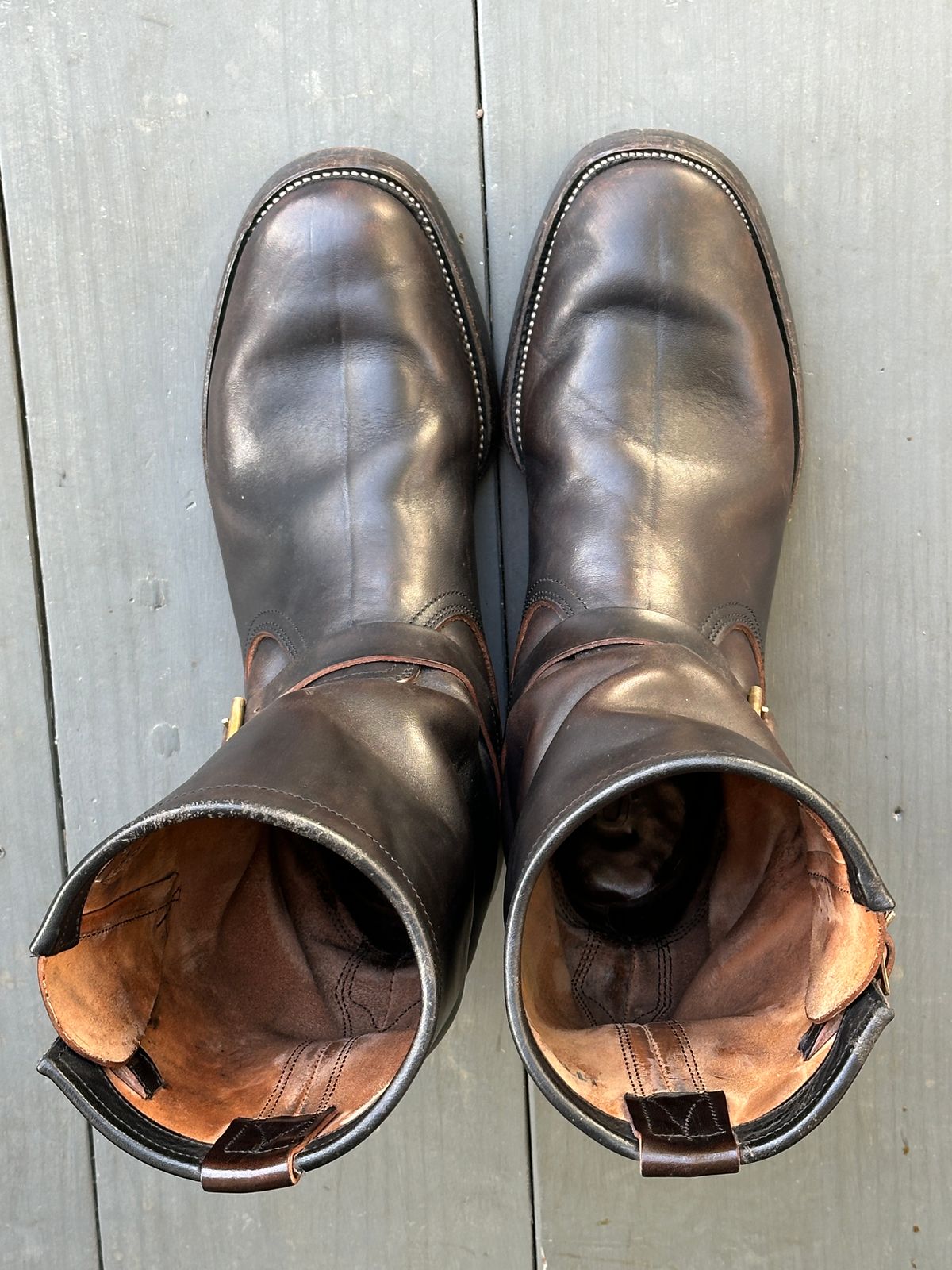 Photo by bankrobber on February 1, 2026 of the Unsung U 22-2 Engineer Boot in Maryam Toscanello Horsebutt Overdyed Black.