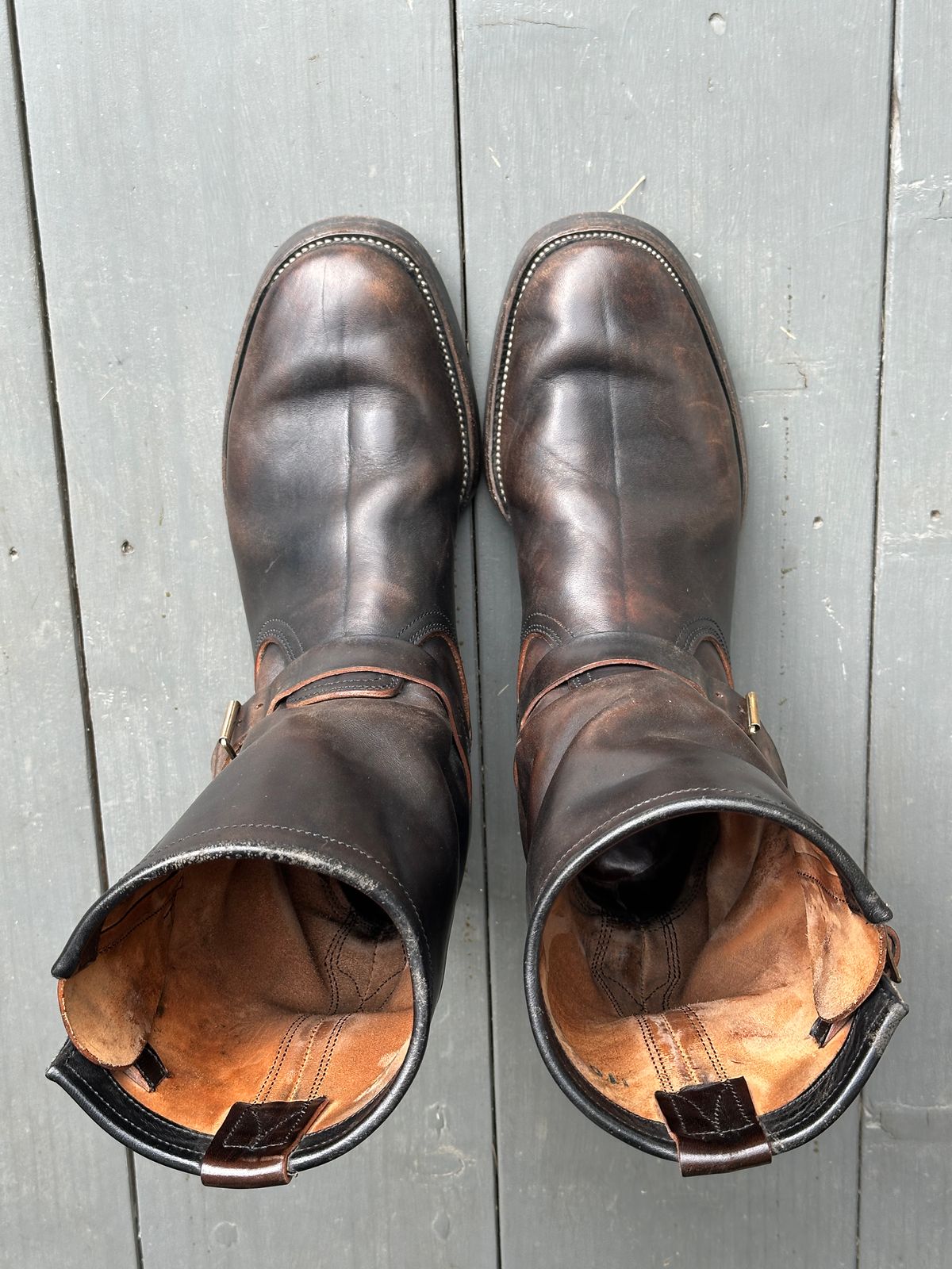 Photo by bankrobber on March 1, 2026 of the Unsung U 22-2 Engineer Boot in Maryam Toscanello Horsebutt Overdyed Black.