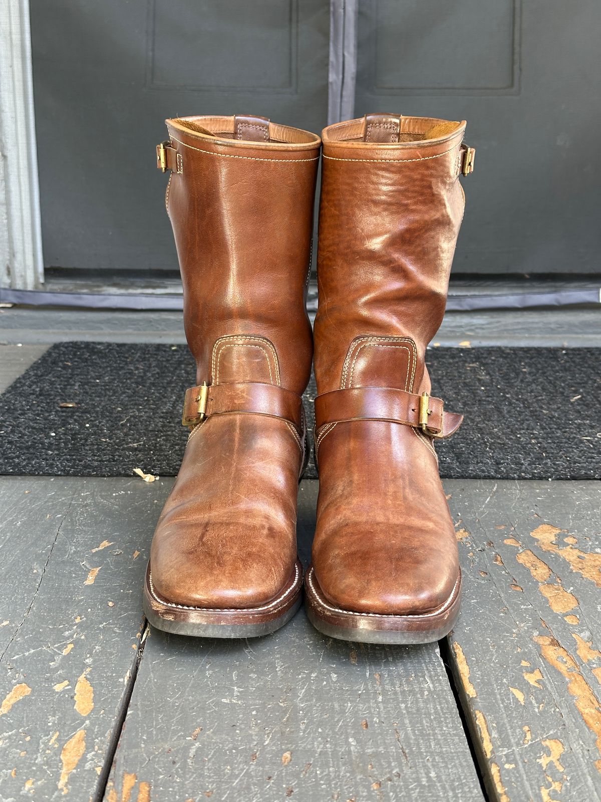 Photo by bankrobber on September 19, 2025 of the Clinch Engineer Boots 11-Inch Height in Natural Horsebutt.