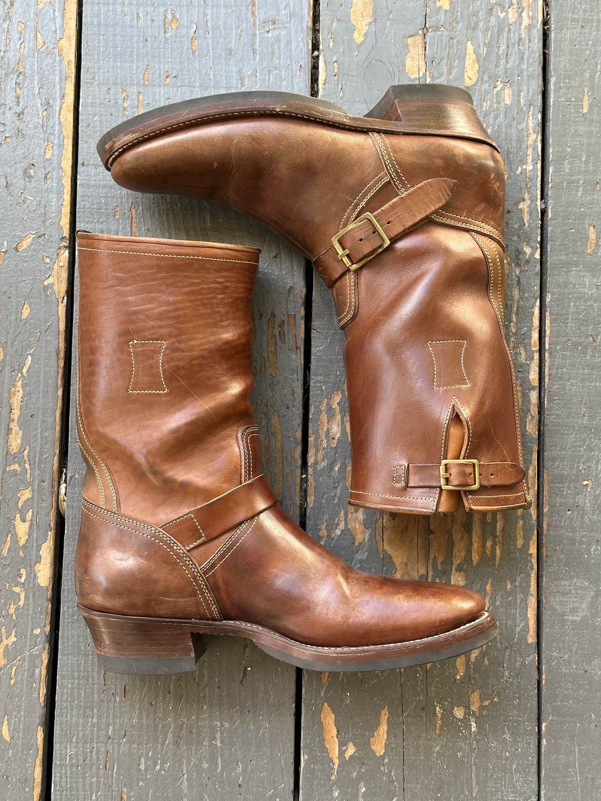 Photo by bankrobber on September 19, 2025 of the Clinch Engineer Boots 11-Inch Height in Natural Horsebutt.