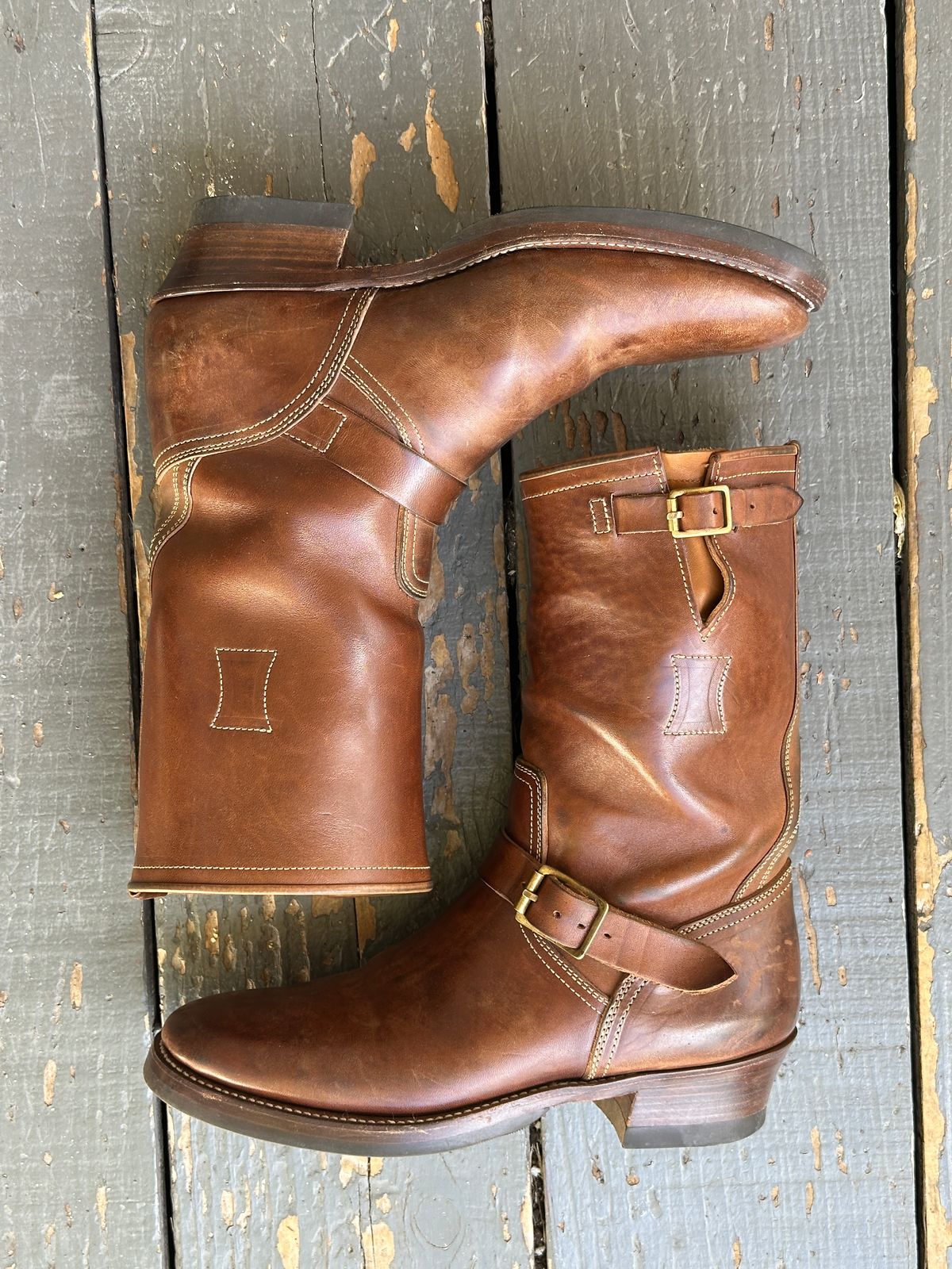 Photo by bankrobber on September 19, 2025 of the Clinch Engineer Boots 11-Inch Height in Natural Horsebutt.