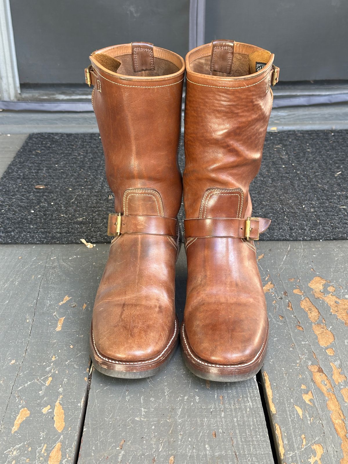 Photo by bankrobber on September 19, 2025 of the Clinch Engineer Boots 11-Inch Height in Natural Horsebutt.