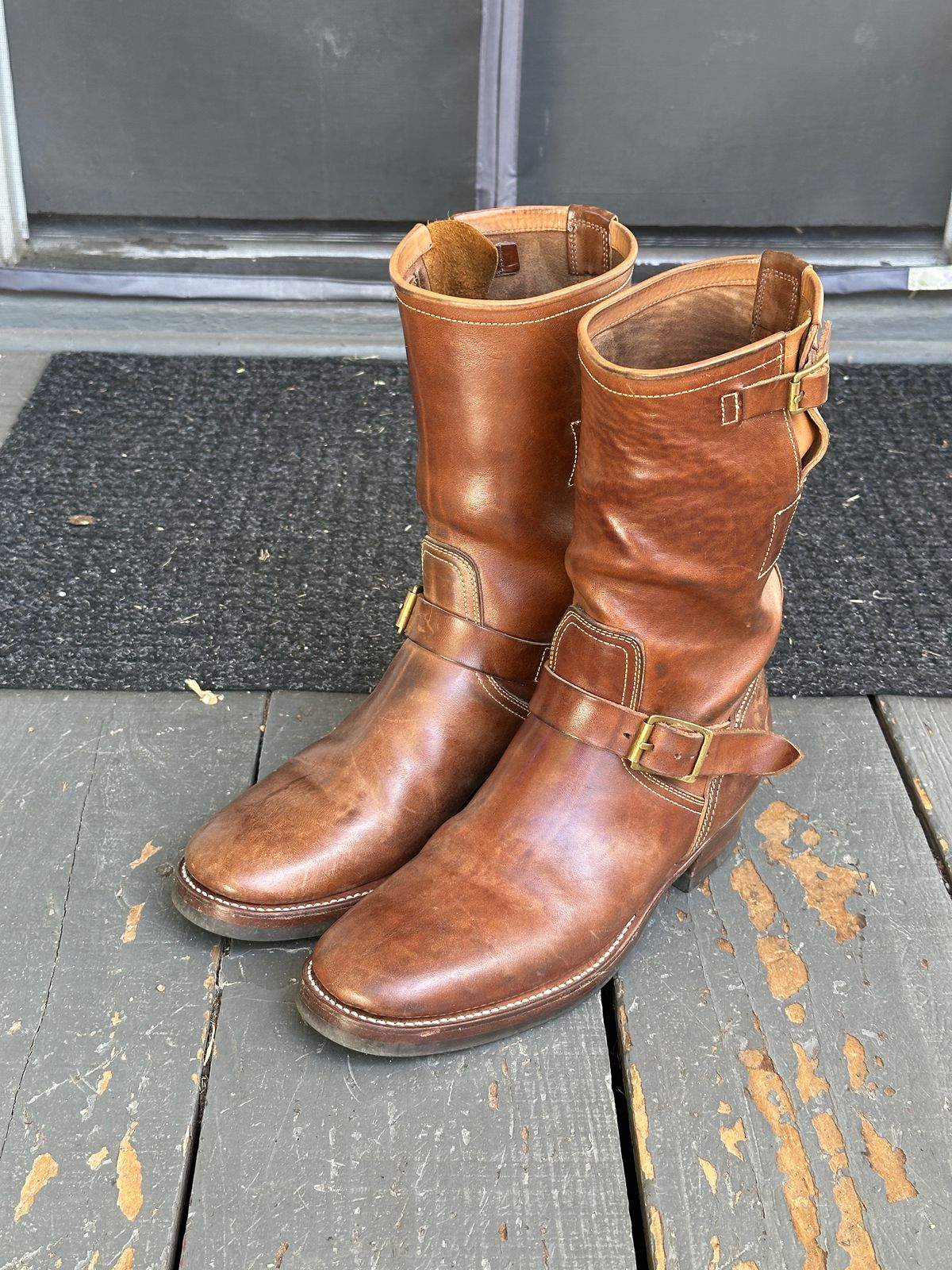 Photo by bankrobber on September 19, 2025 of the Clinch Engineer Boots 11-Inch Height in Natural Horsebutt.