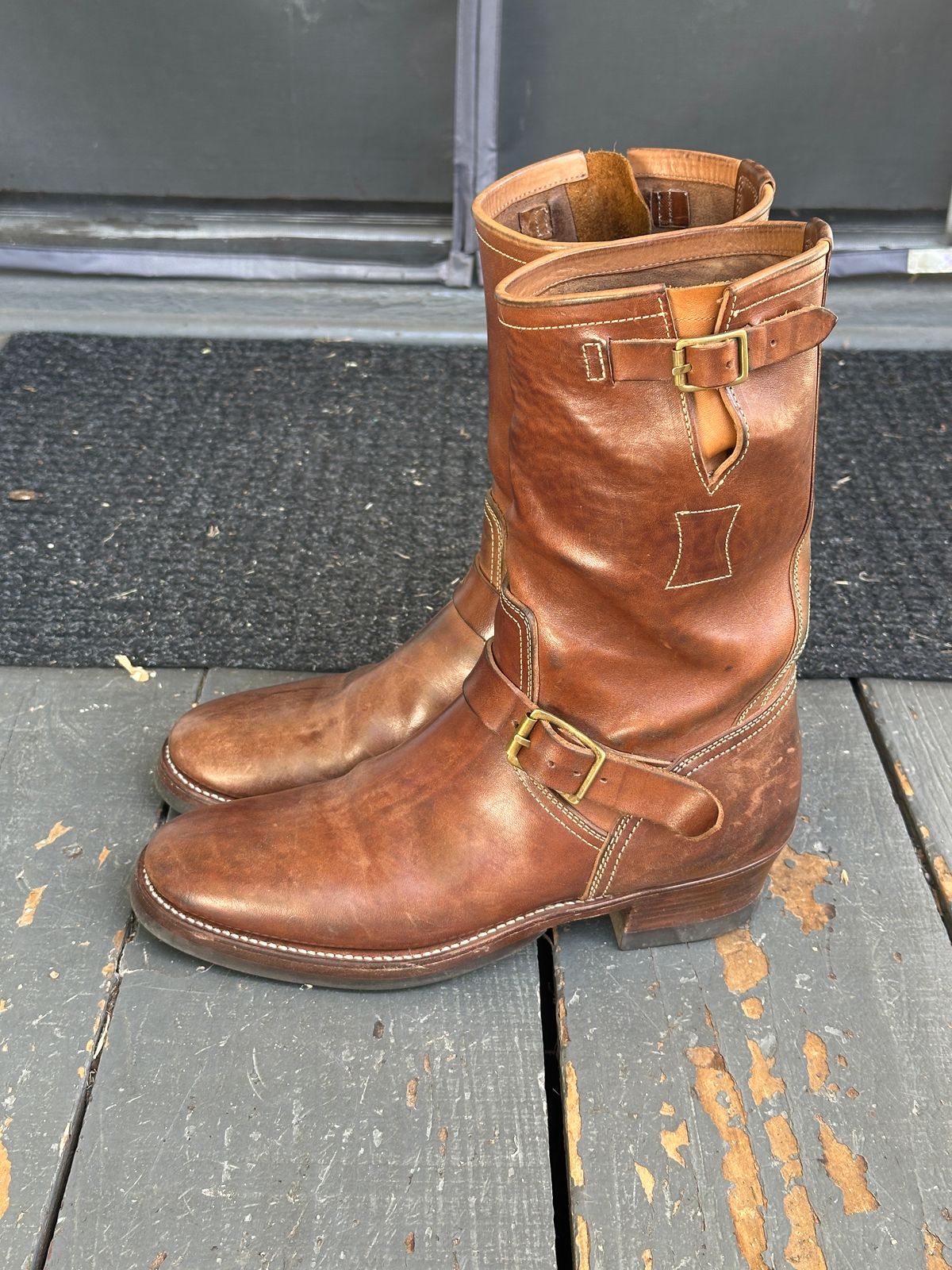 Photo by bankrobber on September 19, 2025 of the Clinch Engineer Boots 11-Inch Height in Natural Horsebutt.