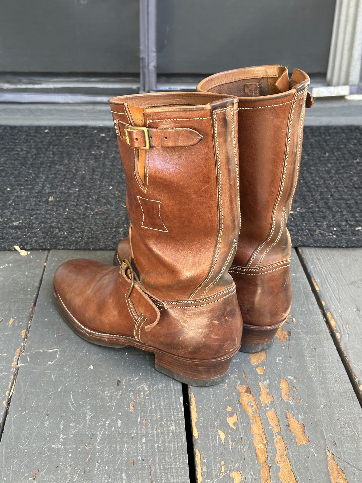 Photo by bankrobber on September 19, 2025 of the Clinch Engineer Boots 11-Inch Height in Natural Horsebutt.