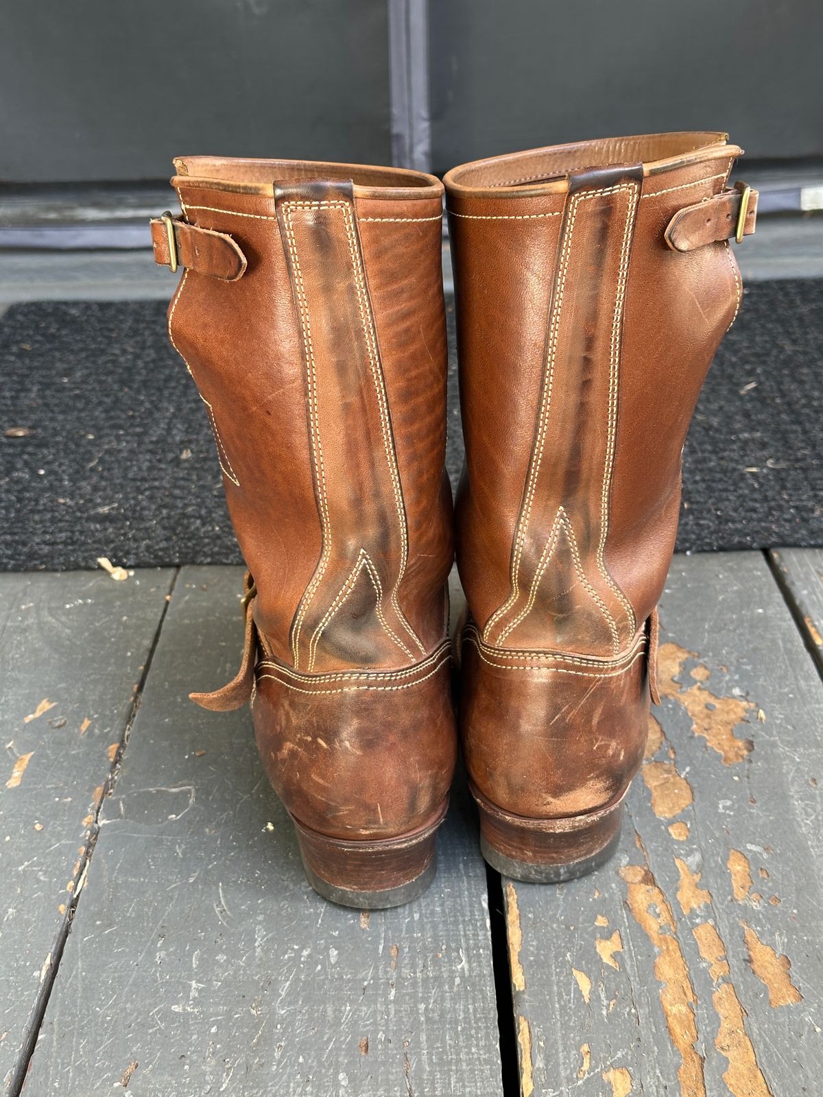 Photo by bankrobber on September 19, 2025 of the Clinch Engineer Boots 11-Inch Height in Natural Horsebutt.