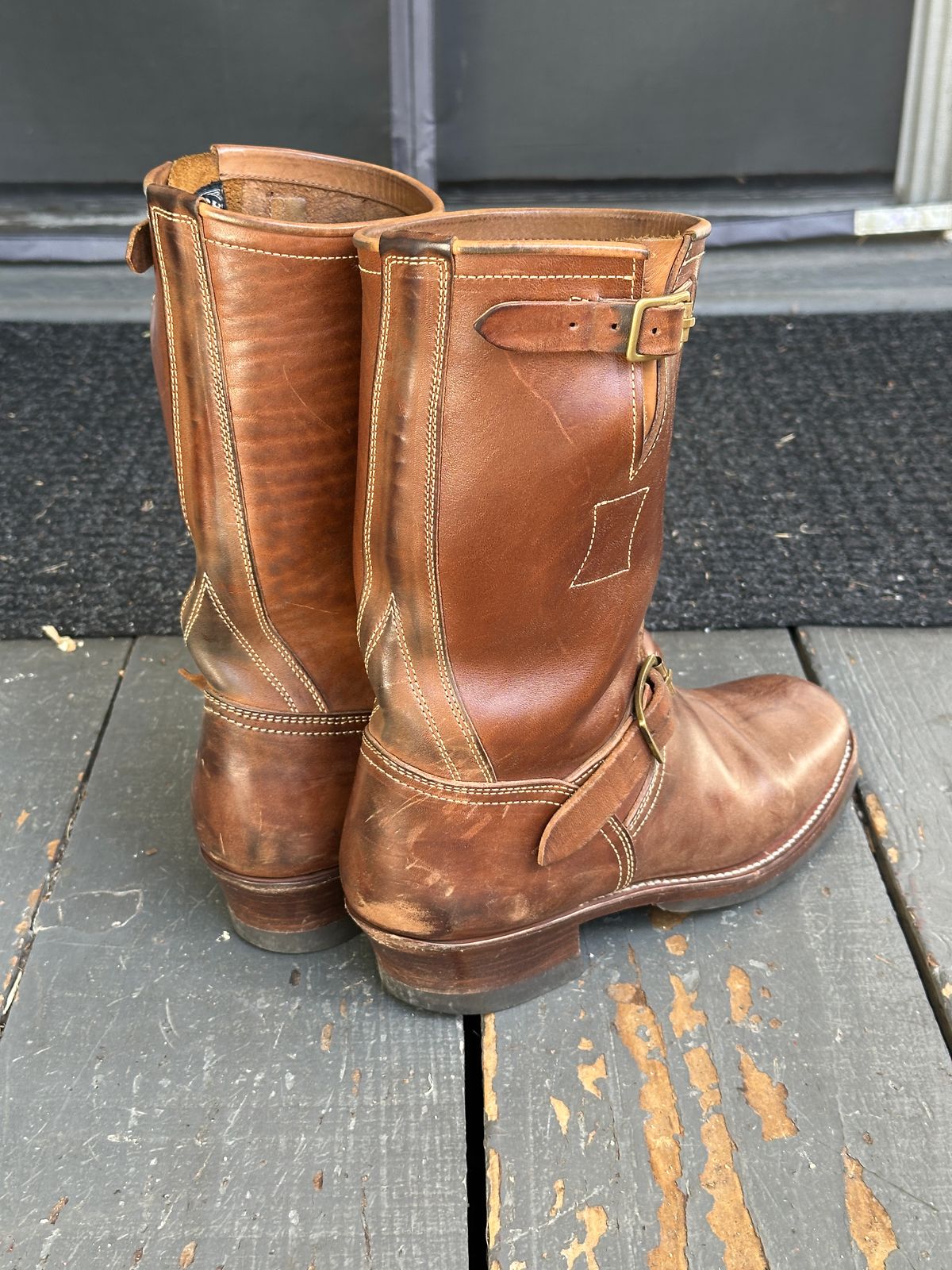 Photo by bankrobber on September 19, 2025 of the Clinch Engineer Boots 11-Inch Height in Natural Horsebutt.