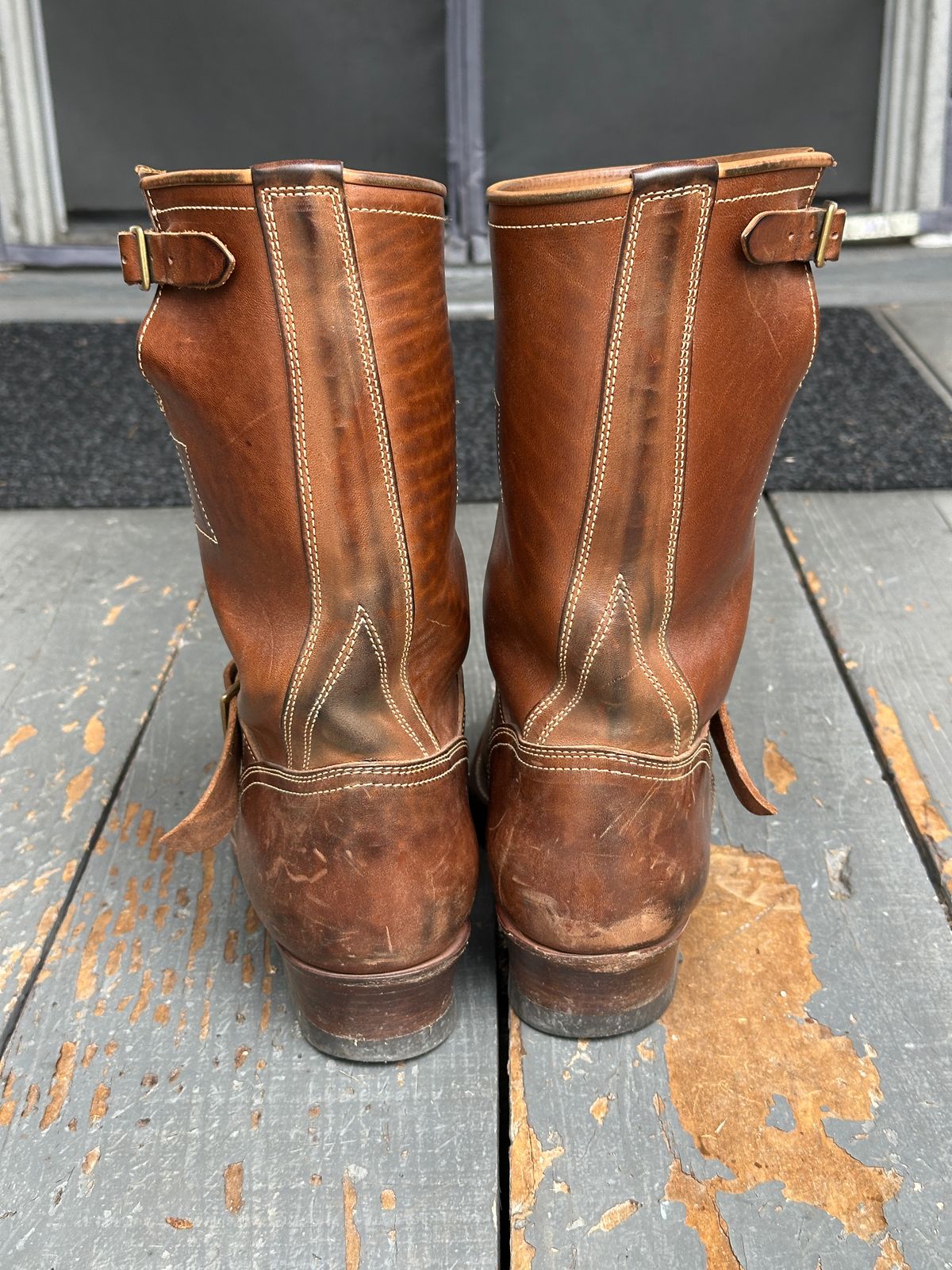 Photo by bankrobber on October 1, 2025 of the Clinch Engineer Boots 11-Inch Height in Natural Horsebutt.
