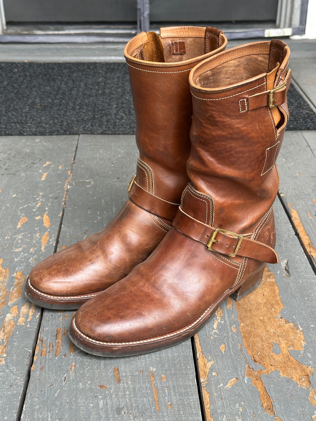Photo by bankrobber on October 1, 2025 of the Clinch Engineer Boots 11-Inch Height in Natural Horsebutt.