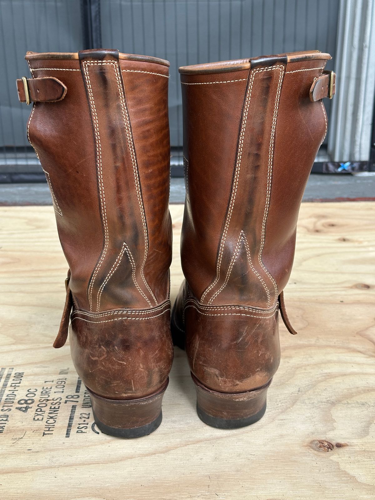 Photo by bankrobber on November 4, 2025 of the Clinch Engineer Boots 11-Inch Height in Natural Horsebutt.