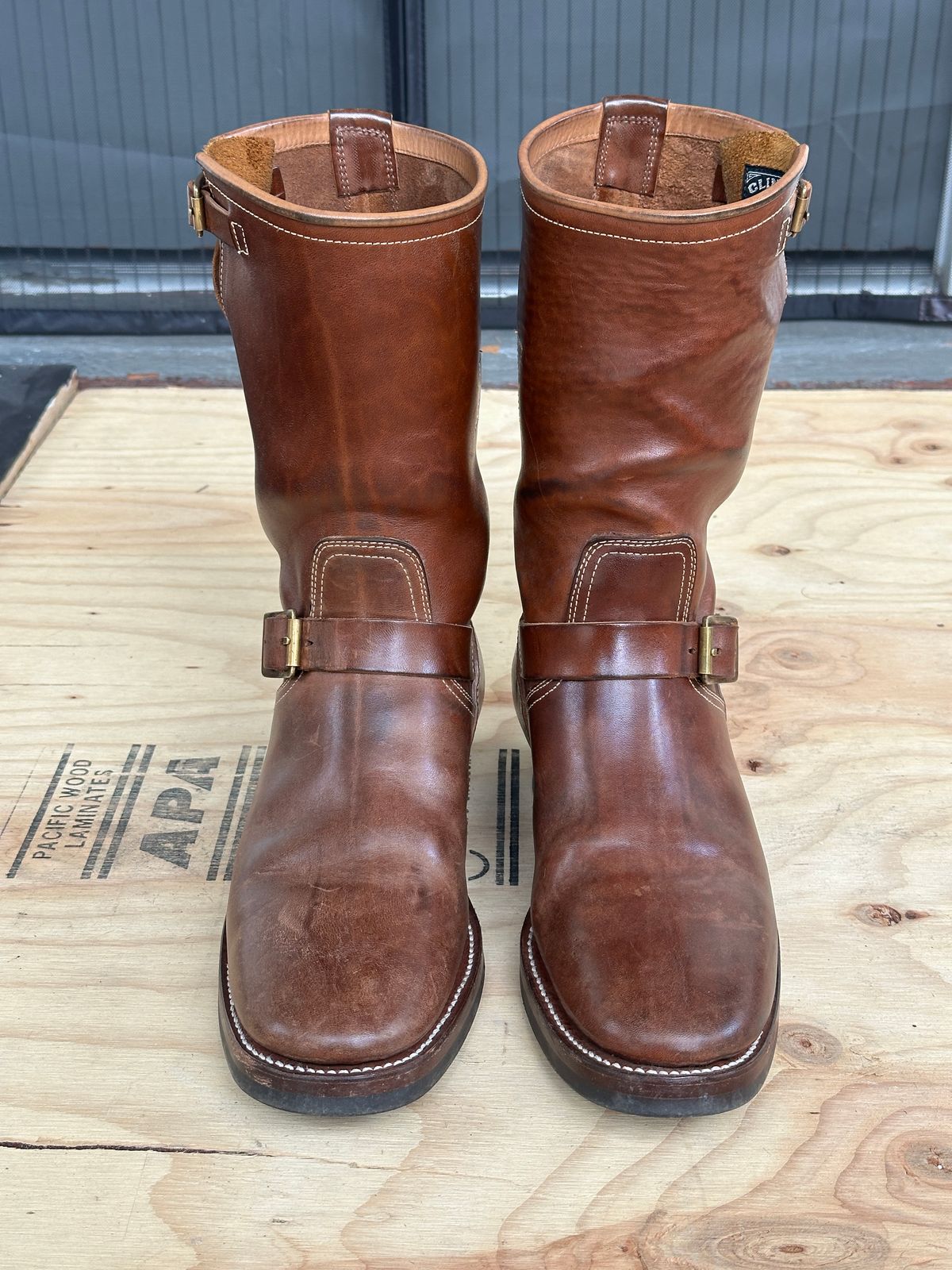 Photo by bankrobber on November 4, 2025 of the Clinch Engineer Boots 11-Inch Height in Natural Horsebutt.