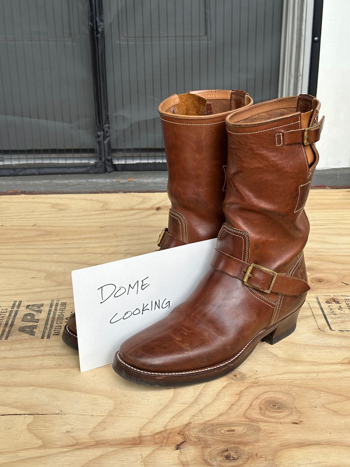 Photo by bankrobber on November 4, 2025 of the Clinch Engineer Boots 11-Inch Height in Natural Horsebutt.