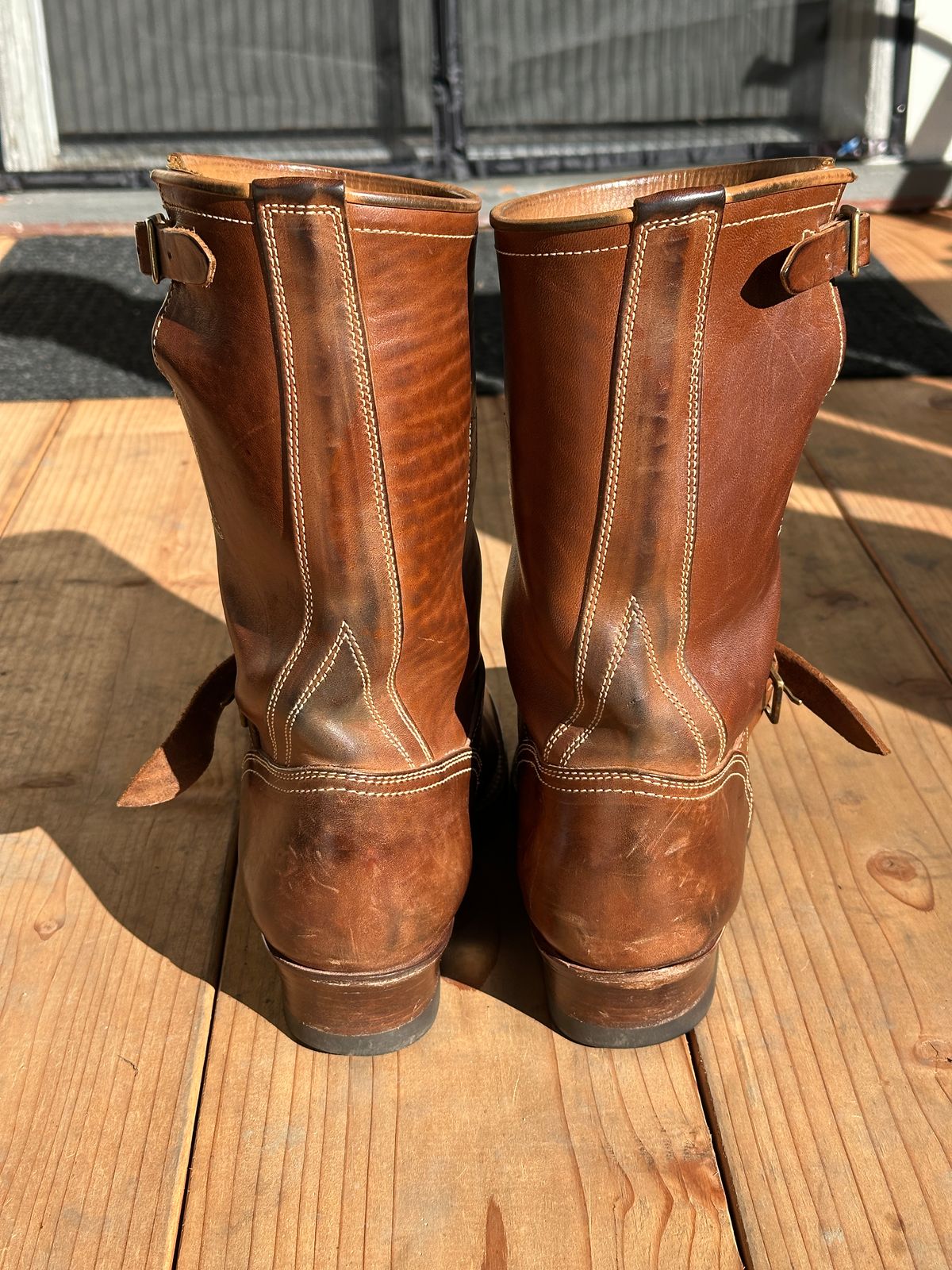 Photo by bankrobber on December 1, 2025 of the Clinch Engineer Boots 11-Inch Height in Natural Horsebutt.