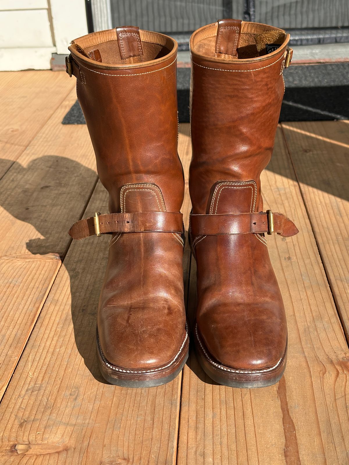 Photo by bankrobber on December 1, 2025 of the Clinch Engineer Boots 11-Inch Height in Natural Horsebutt.