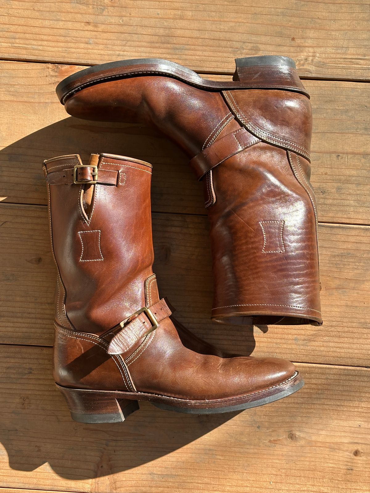 Photo by bankrobber on December 1, 2025 of the Clinch Engineer Boots 11-Inch Height in Natural Horsebutt.