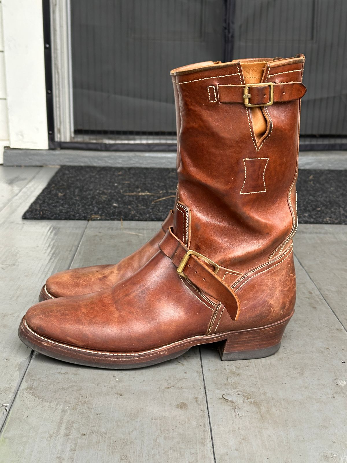 Photo by bankrobber on January 5, 2026 of the Clinch Engineer Boots 11-Inch Height in Natural Horsebutt.