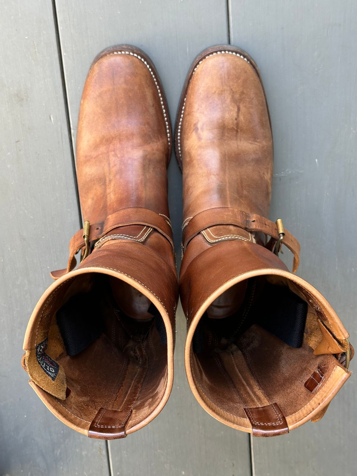 Photo by bankrobber on March 3, 2026 of the Clinch Engineer Boots 11-Inch Height in Natural Horsebutt.