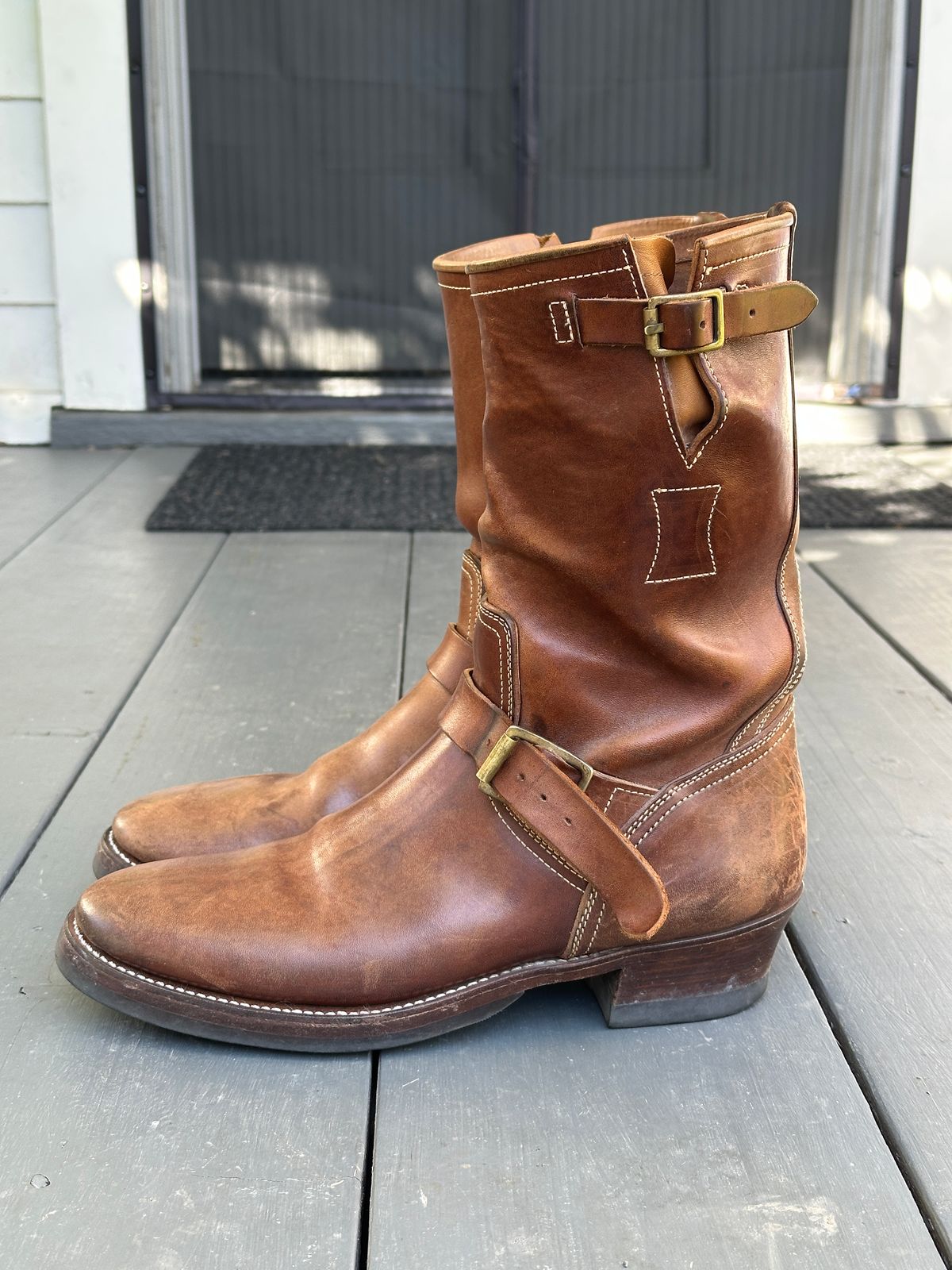 Photo by bankrobber on April 3, 2026 of the Clinch Engineer Boots 11-Inch Height in Natural Horsebutt.