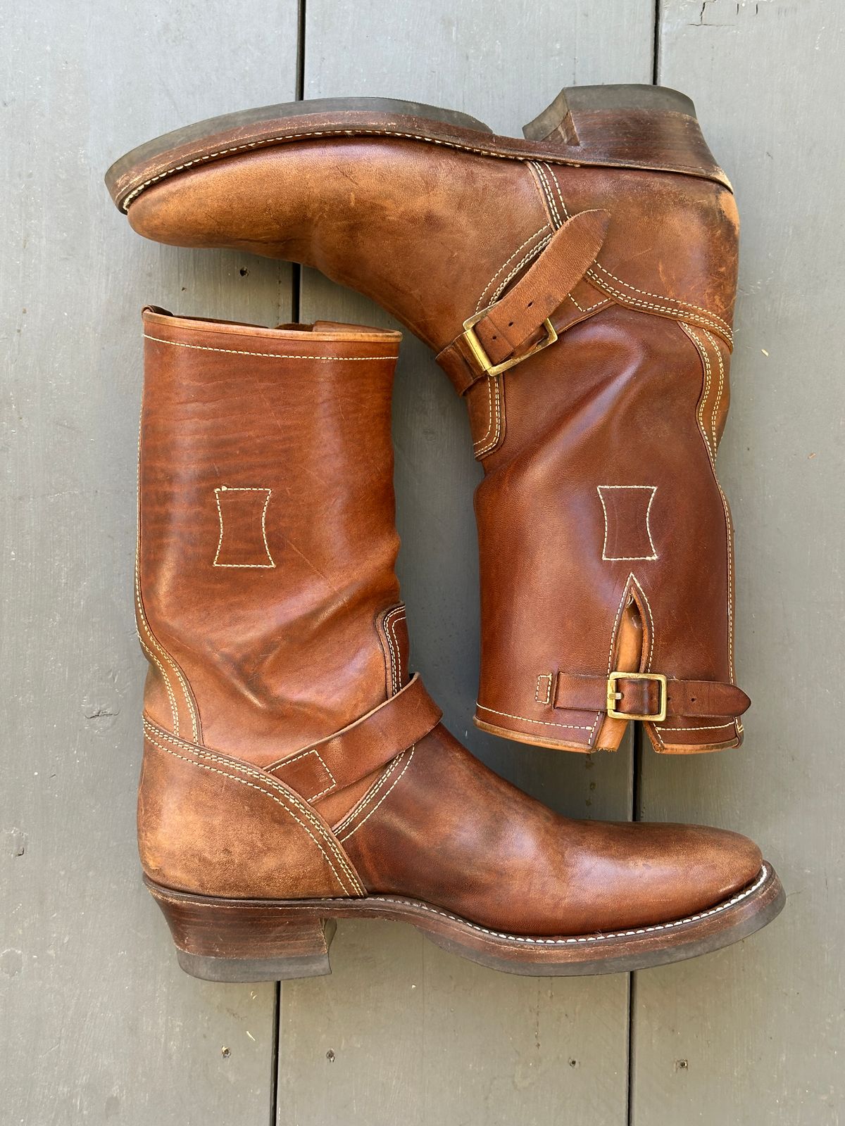 Photo by bankrobber on April 3, 2026 of the Clinch Engineer Boots 11-Inch Height in Natural Horsebutt.