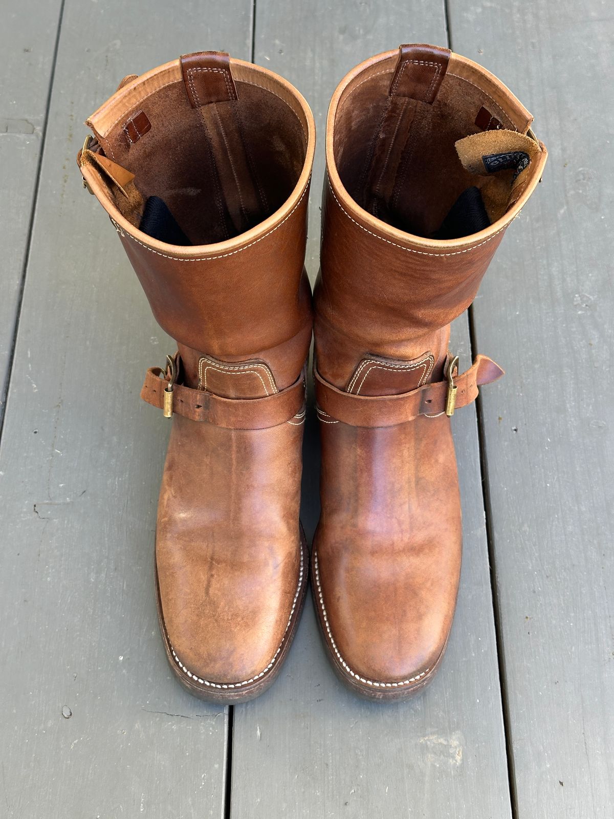 Photo by bankrobber on April 3, 2026 of the Clinch Engineer Boots 11-Inch Height in Natural Horsebutt.