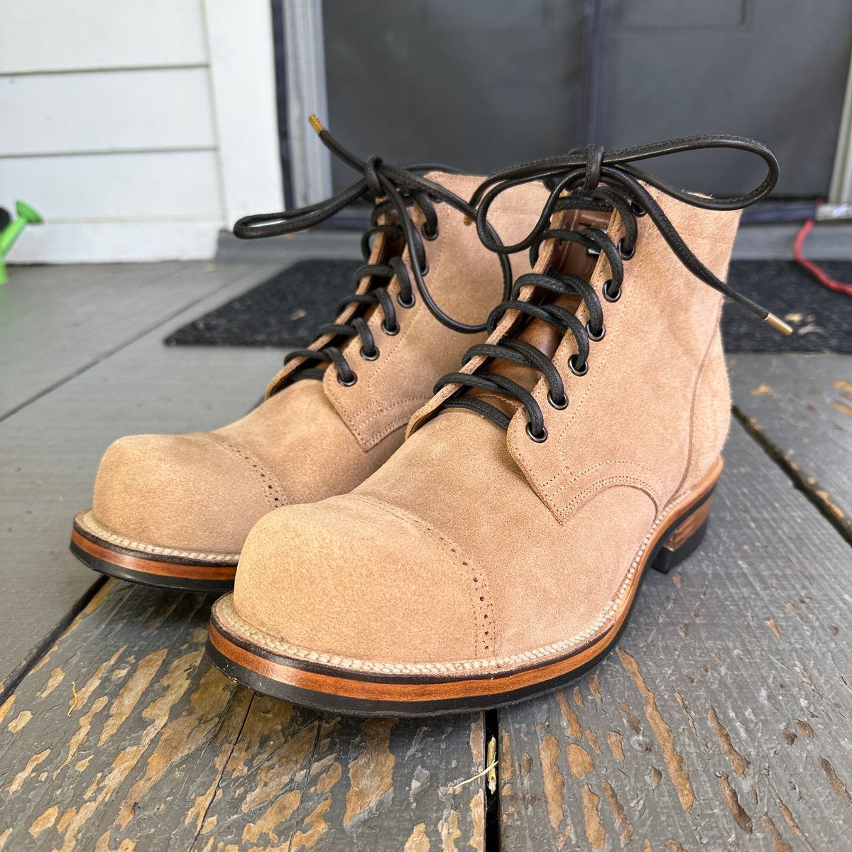 Photo by bankrobber on May 2, 2024 of the Viberg Service Boot BCT in Horween Marine Field Roughout.