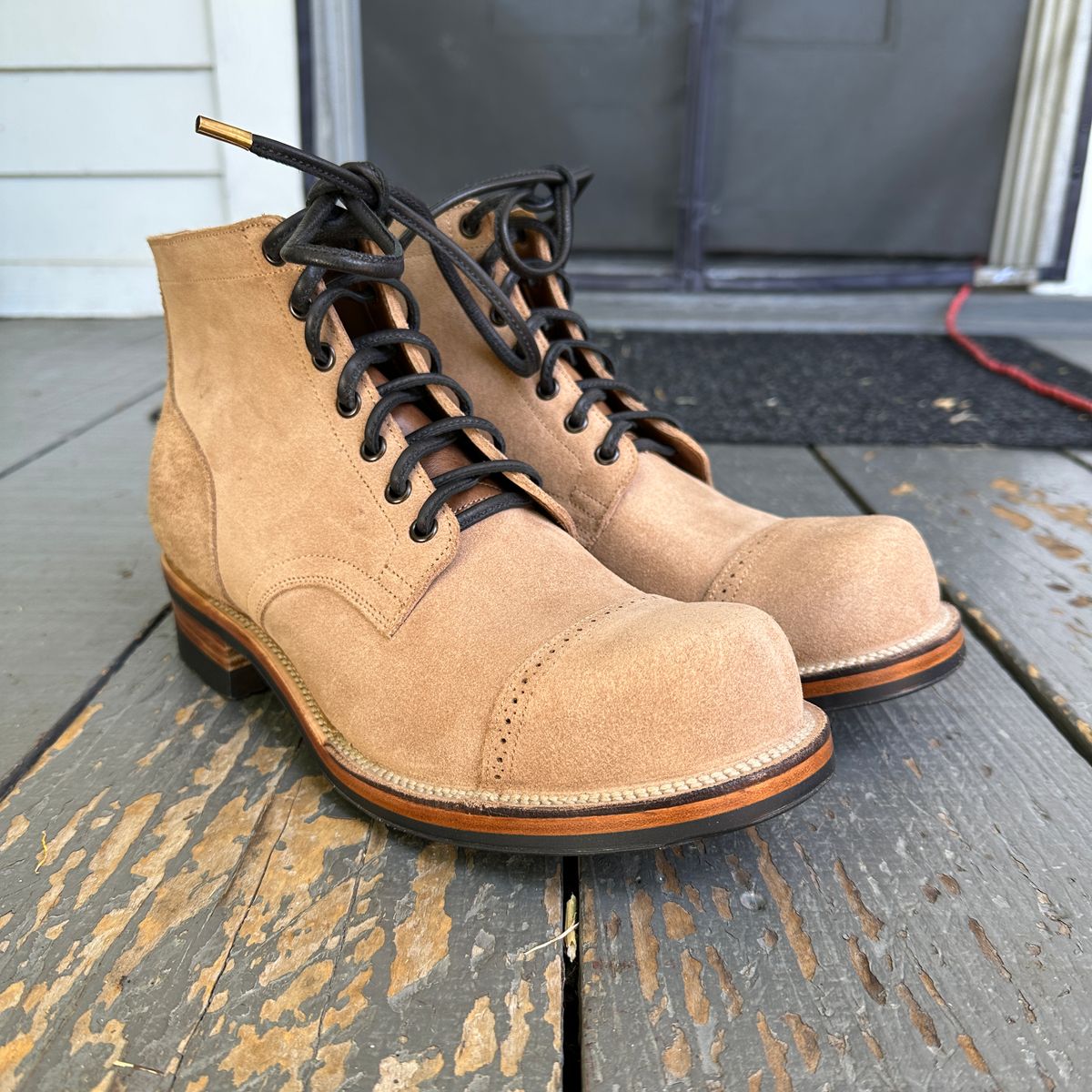 Photo by bankrobber on May 2, 2024 of the Viberg Service Boot BCT in Horween Marine Field Roughout.