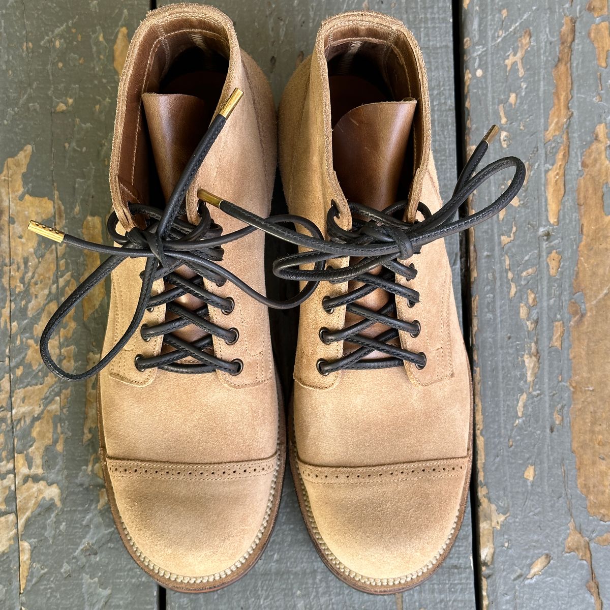 Photo by bankrobber on May 2, 2024 of the Viberg Service Boot BCT in Horween Marine Field Roughout.