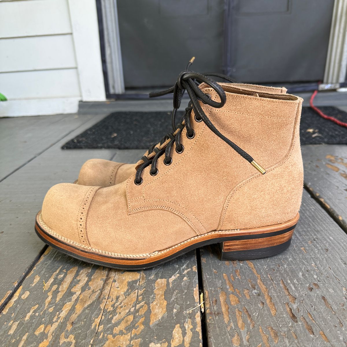 Photo by bankrobber on May 2, 2024 of the Viberg Service Boot BCT in Horween Marine Field Roughout.