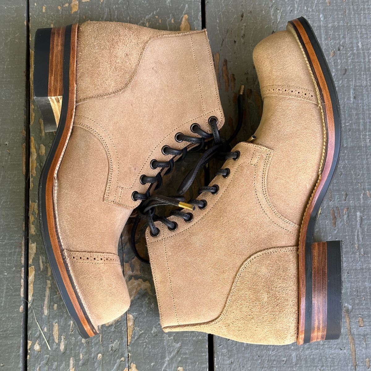 Photo by bankrobber on May 2, 2024 of the Viberg Service Boot BCT in Horween Marine Field Roughout.