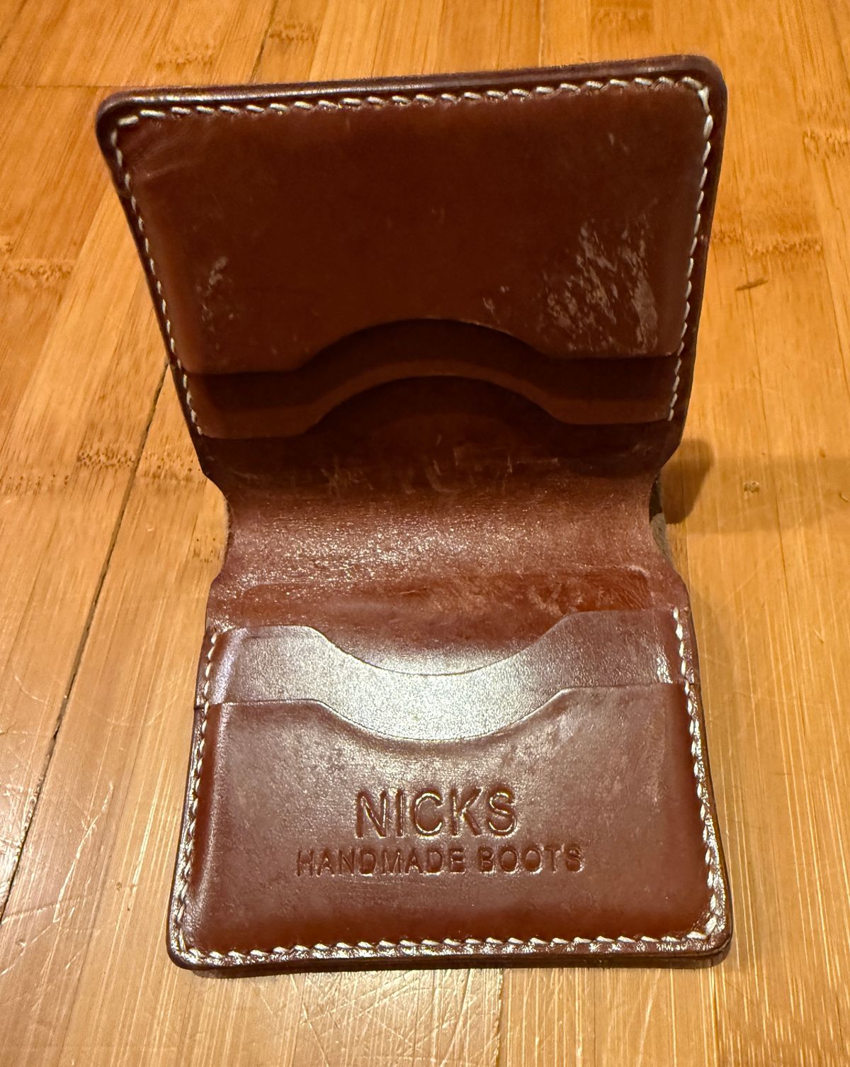 Photo by nad45 on January 6, 2026 of the Nick’s Handmade Boots Wallet in MARYAM NATURAL TOSCANELLO HORSERUMP.