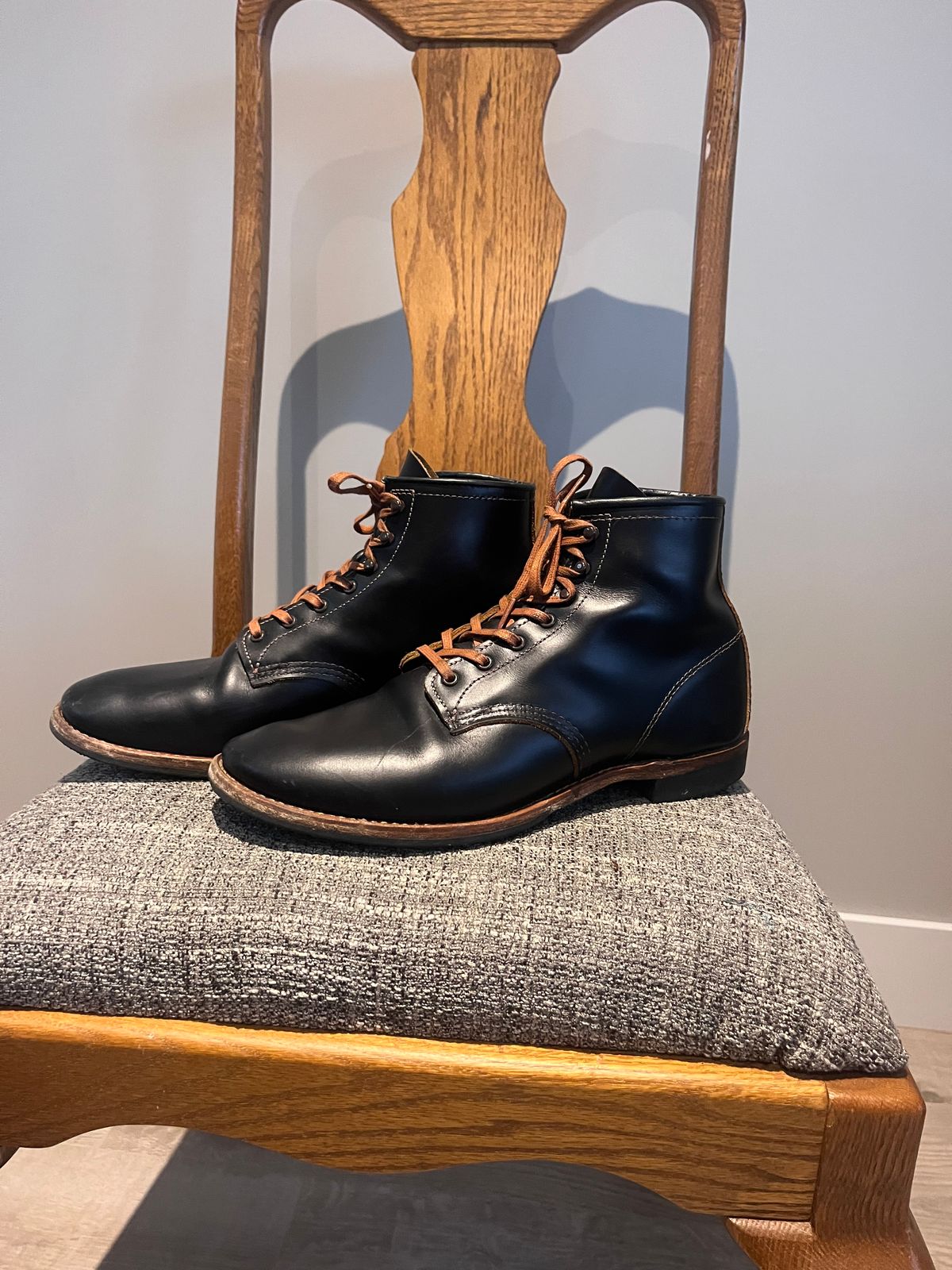 Photo by kaijucowboy on November 1, 2025 of the Red Wing Beckman Flatbox in S.B. Foot Black Klondike.