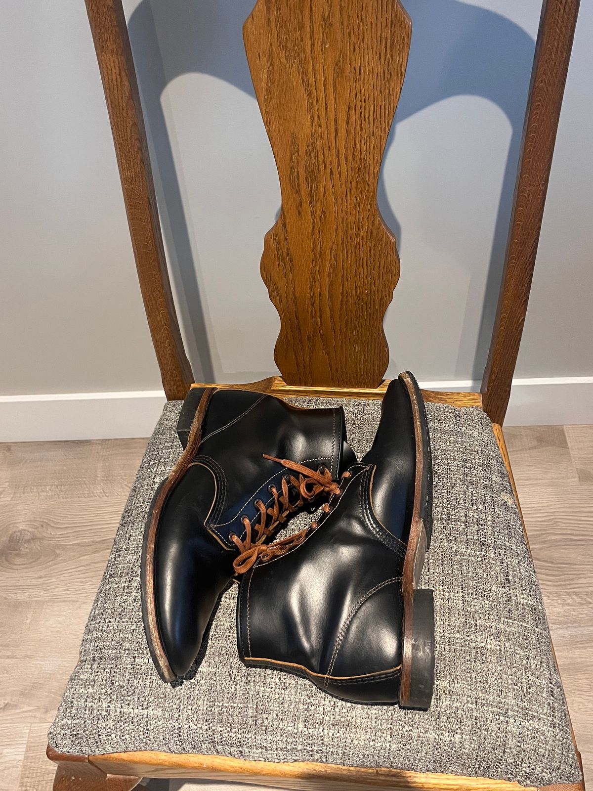 Photo by kaijucowboy on November 1, 2025 of the Red Wing Beckman Flatbox in S.B. Foot Black Klondike.