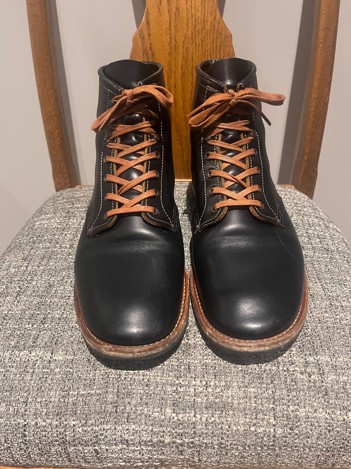 Photo by kaijucowboy on December 6, 2025 of the Red Wing Beckman Flatbox in S.B. Foot Black Klondike.