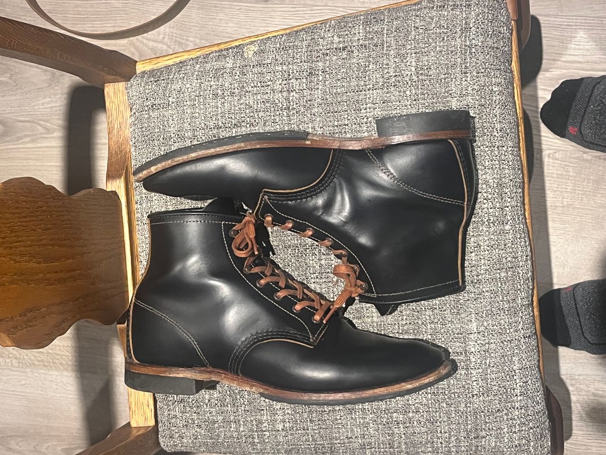 Photo by kaijucowboy on December 6, 2025 of the Red Wing Beckman Flatbox in S.B. Foot Black Klondike.