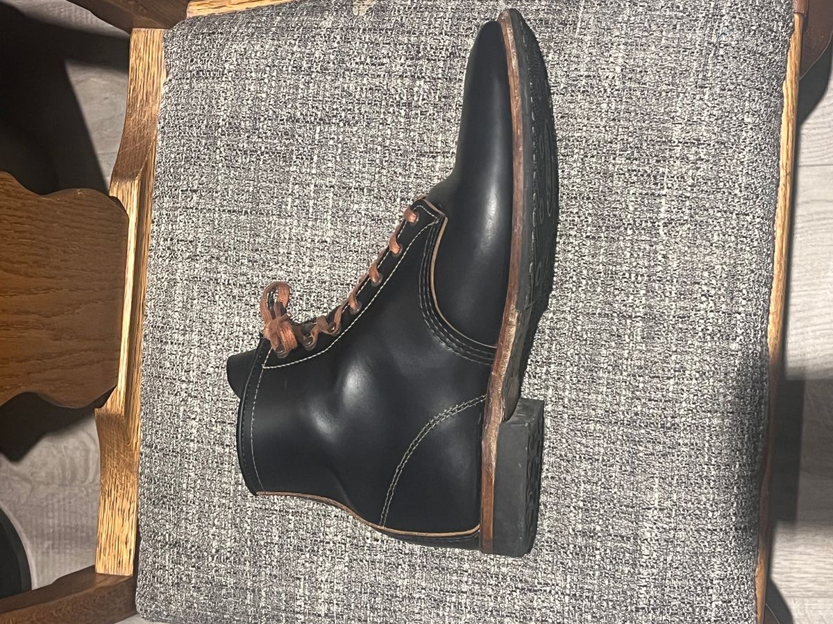 Photo by kaijucowboy on December 6, 2025 of the Red Wing Beckman Flatbox in S.B. Foot Black Klondike.