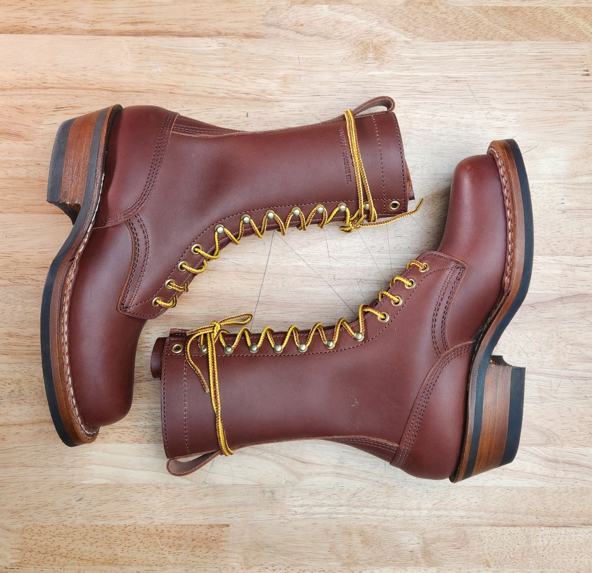 Photo by RoseAnvil_Brody on November 5, 2022 of the White's x Rose Anvil Drifter in Seidel Red Dog Oil Tan.