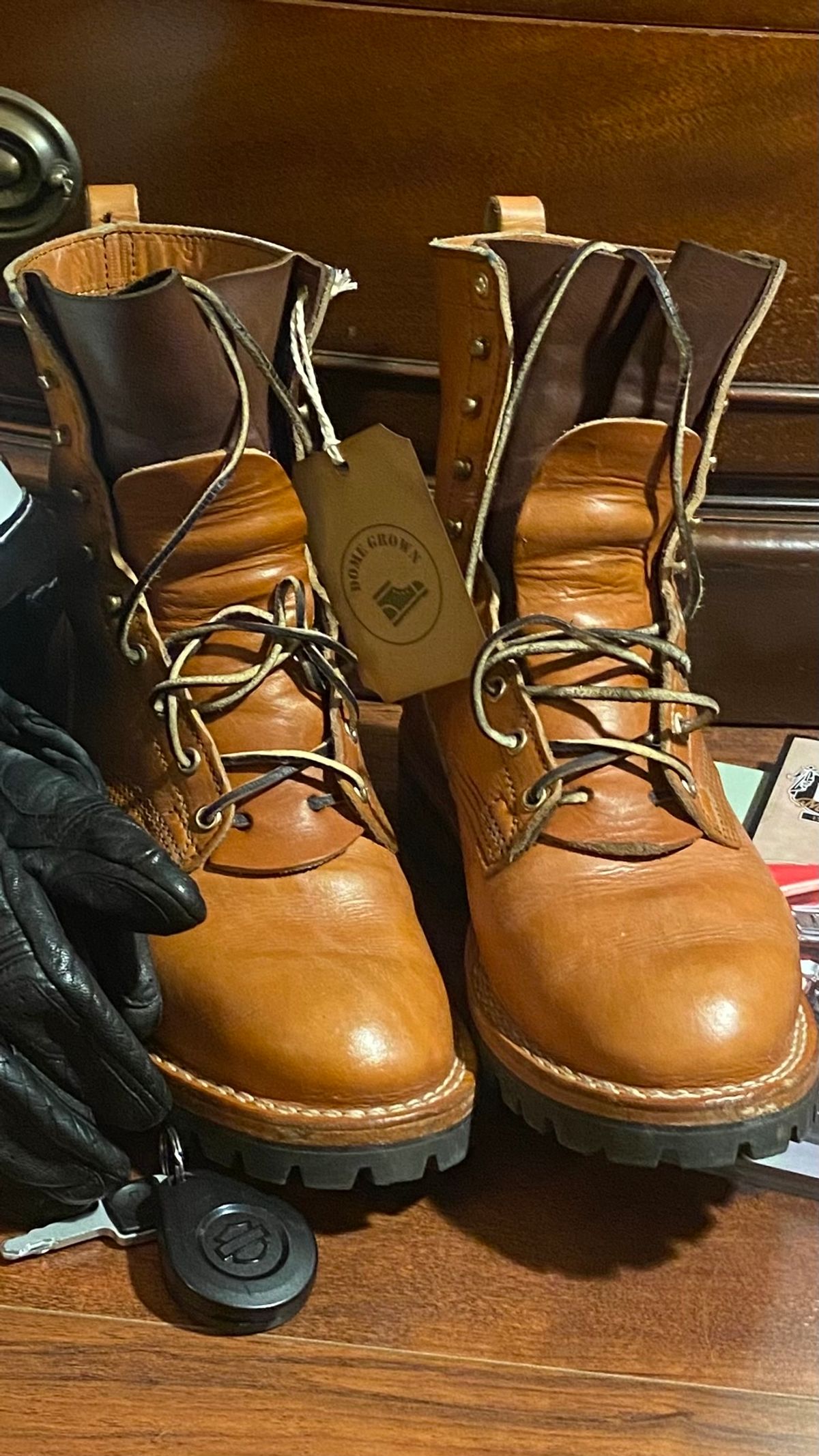 Photo by alain.sauve on November 5, 2023 of the Nicks DomePro in Wickett & Craig Tan English Bridle.