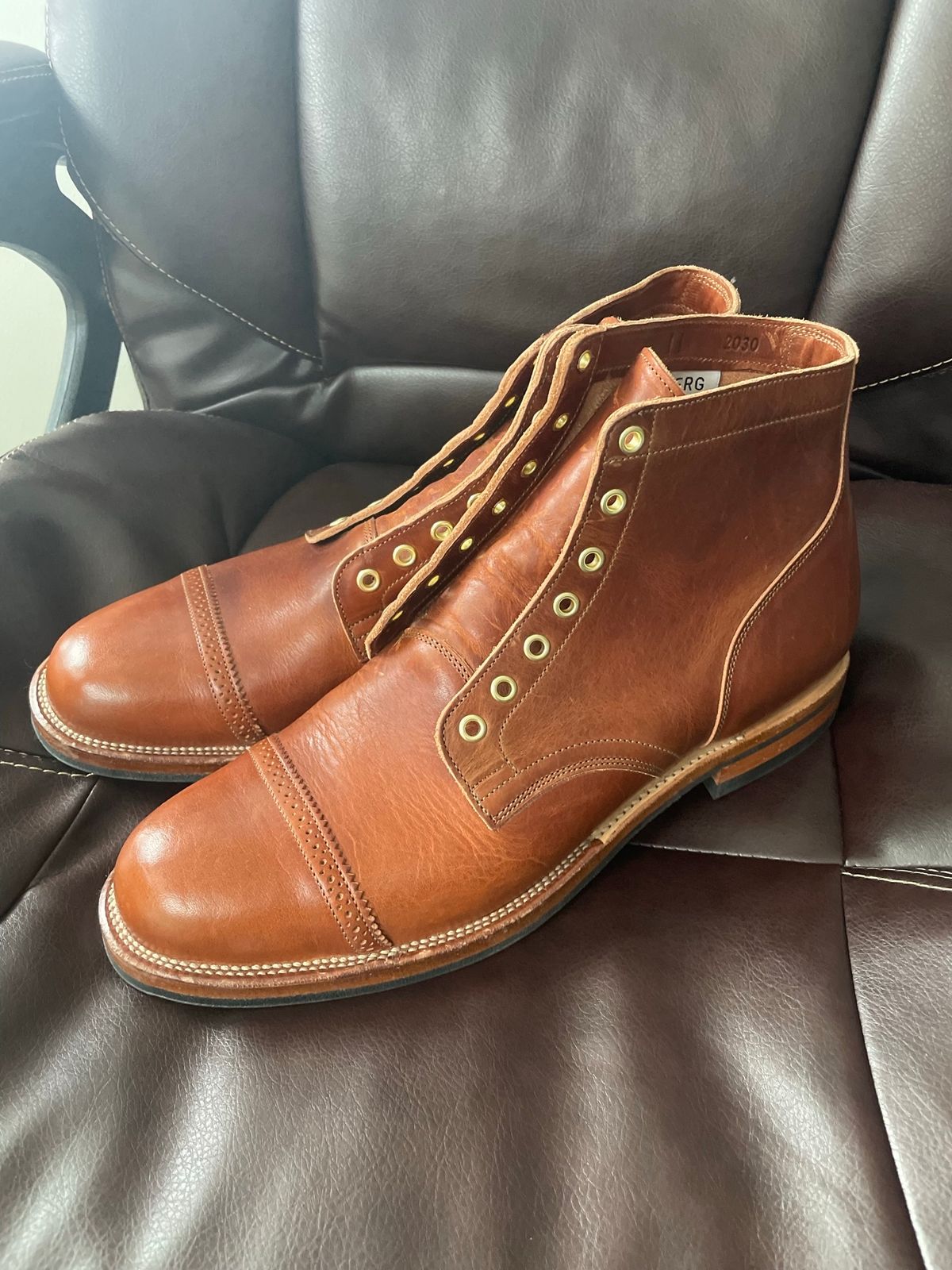 Photo by PebbleBomb on February 12, 2022 of the Viberg Service Boot in Horween Natural Dublin.