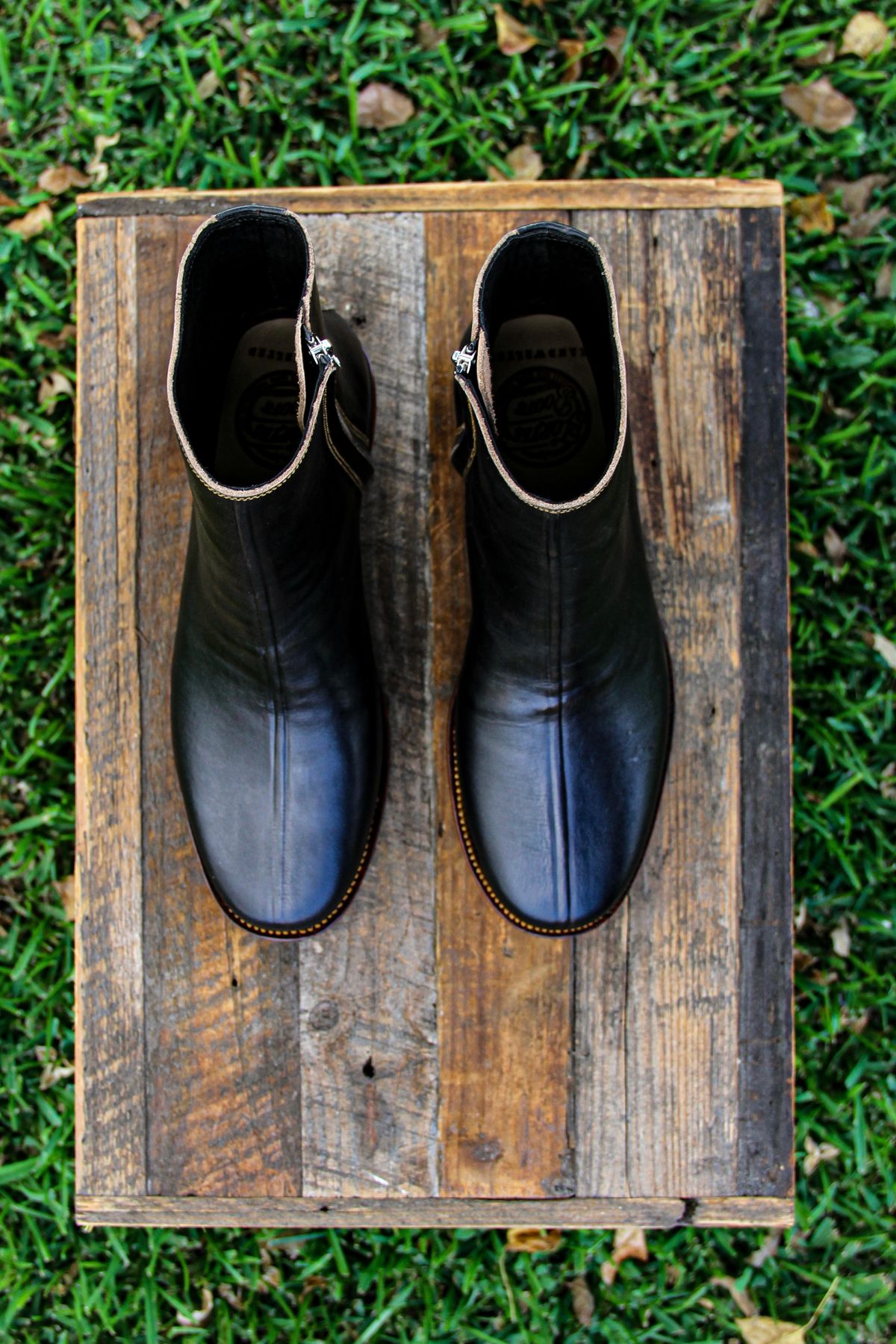 Photo by KVanDev on October 1, 2024 of the Fortis Boots Antasena Sidezip in Indonesian Black Teacore.