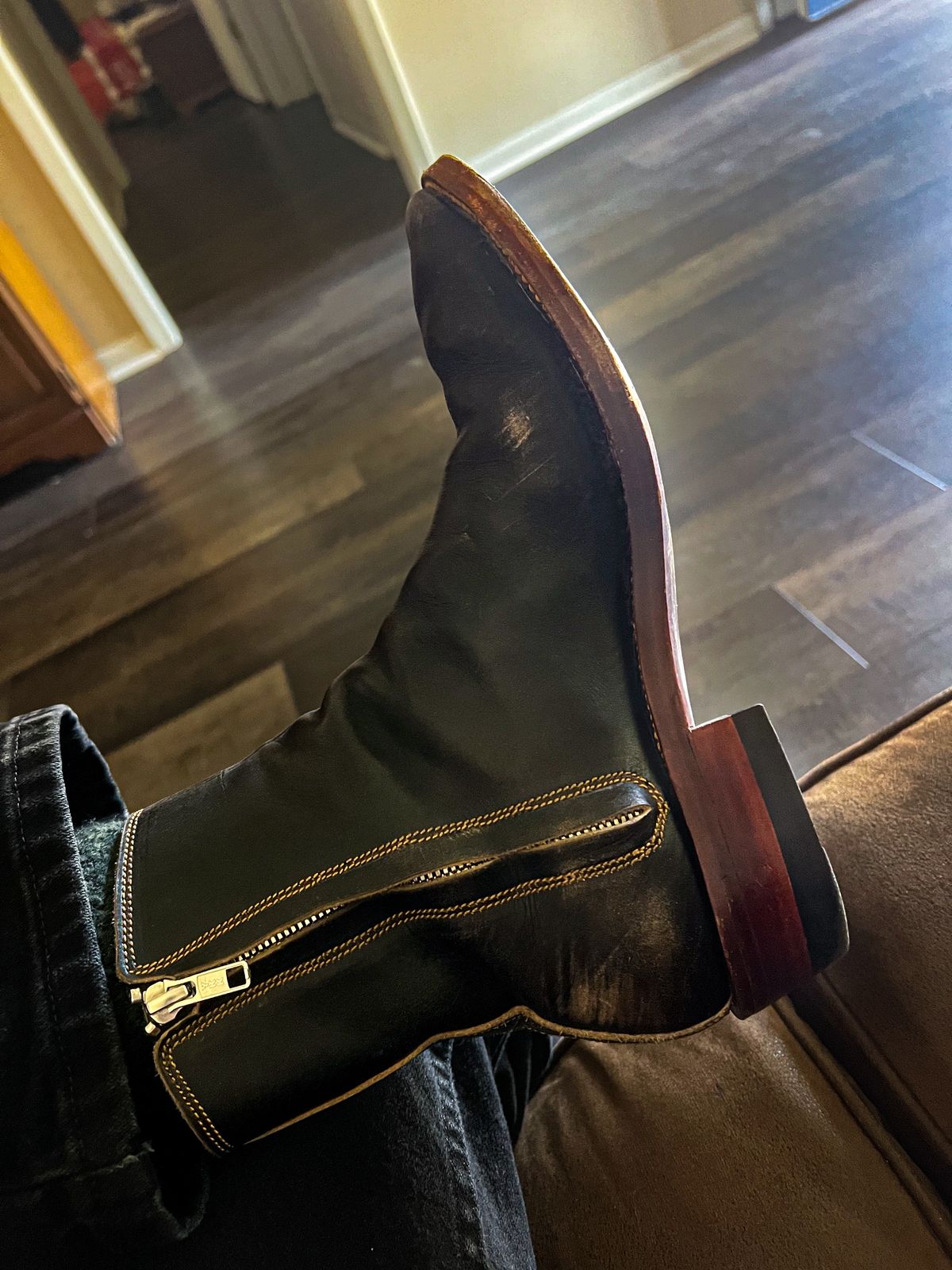 Photo by KVanDev on October 17, 2024 of the Fortis Boots Antasena Sidezip in Indonesian Black Teacore.