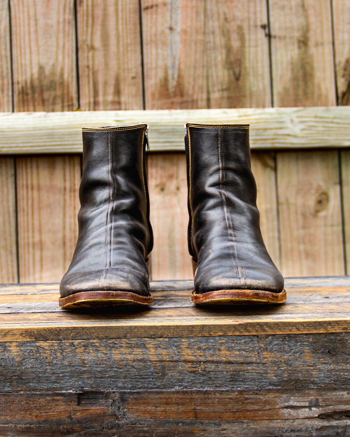 Photo by KVanDev on November 1, 2024 of the Fortis Boots Antasena Sidezip in Indonesian Black Teacore.
