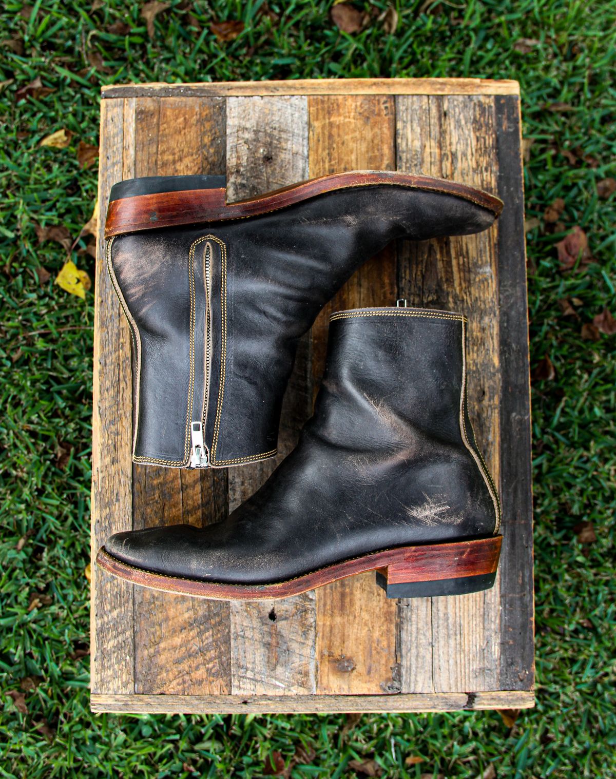 Photo by KVanDev on November 1, 2024 of the Fortis Boots Antasena Sidezip in Indonesian Black Teacore.