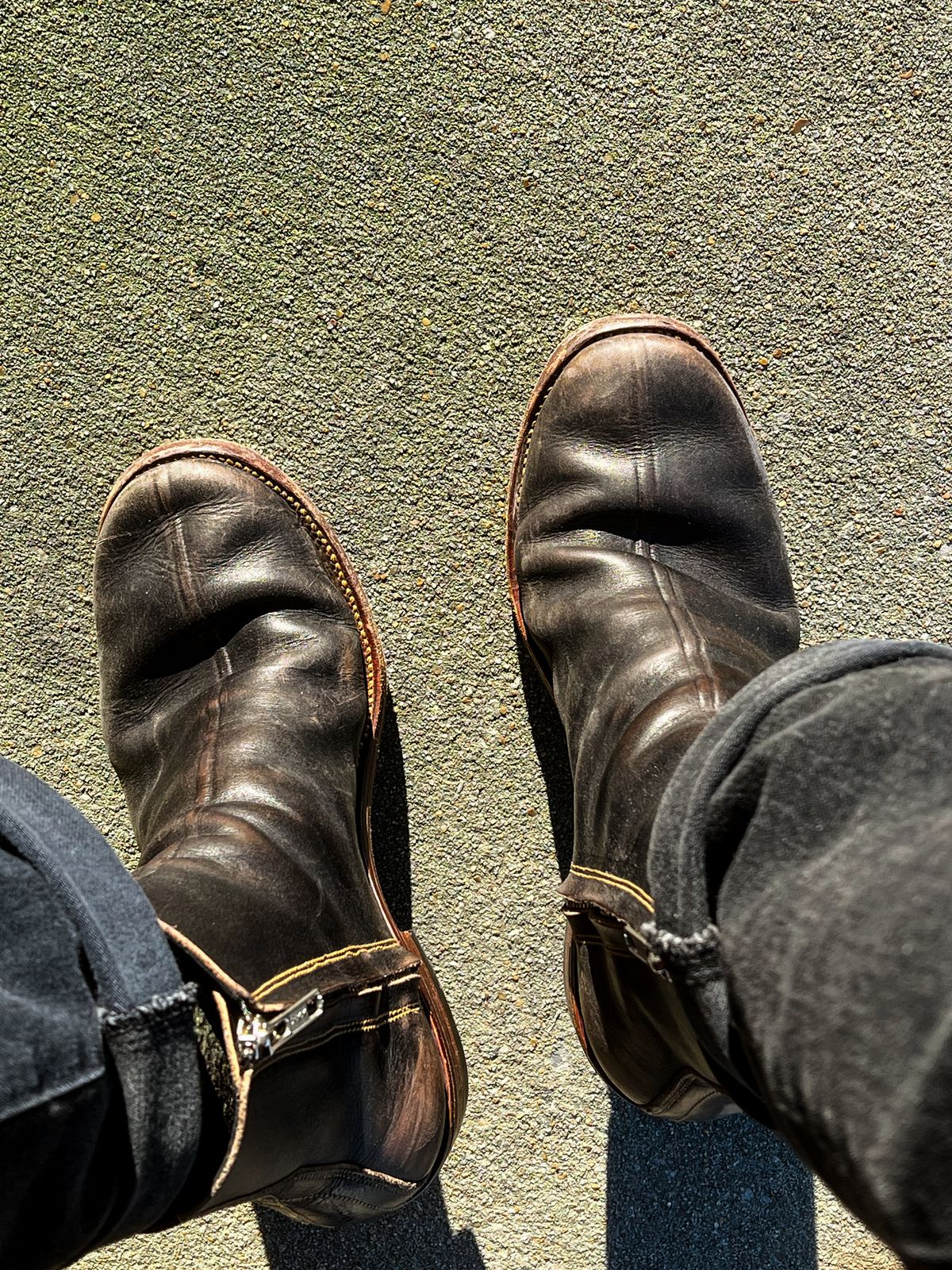 Photo by KVanDev on November 21, 2024 of the Fortis Boots Antasena Sidezip in Indonesian Black Teacore.