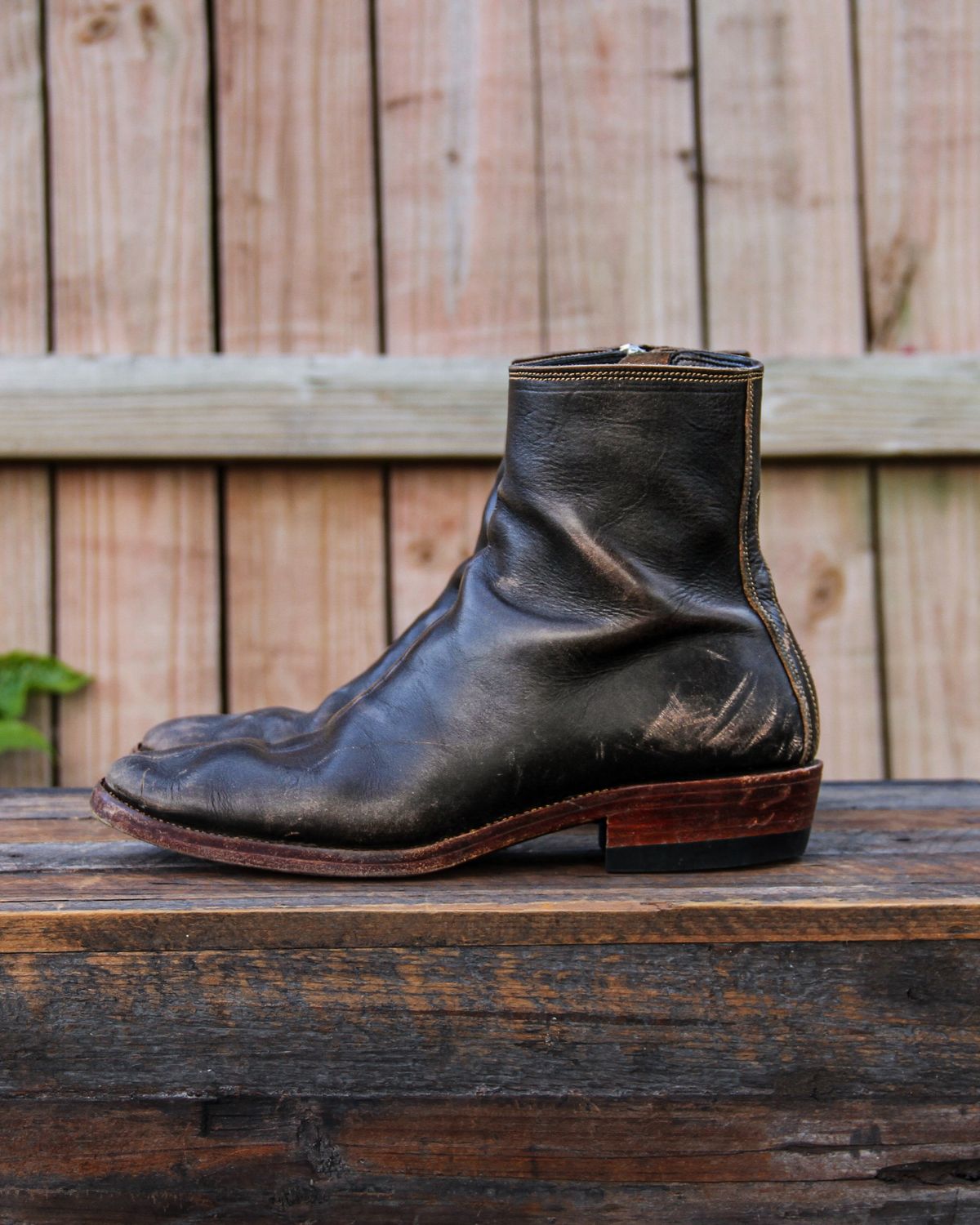 Photo by KVanDev on December 4, 2024 of the Fortis Boots Antasena Sidezip in Indonesian Black Teacore.
