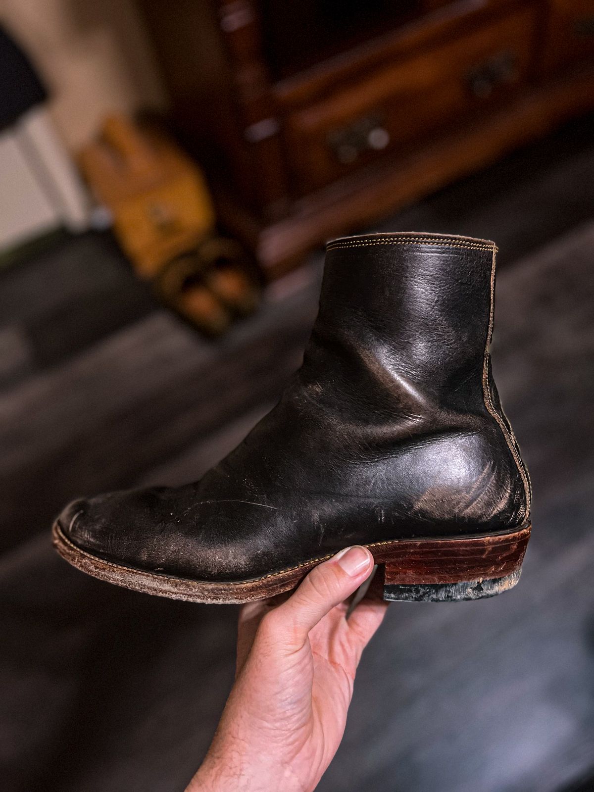 Photo by KVanDev on December 10, 2024 of the Fortis Boots Antasena Sidezip in Indonesian Black Teacore.