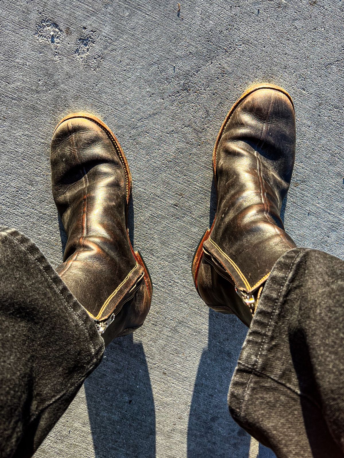Photo by KVanDev on December 22, 2024 of the Fortis Boots Antasena Sidezip in Indonesian Black Teacore.