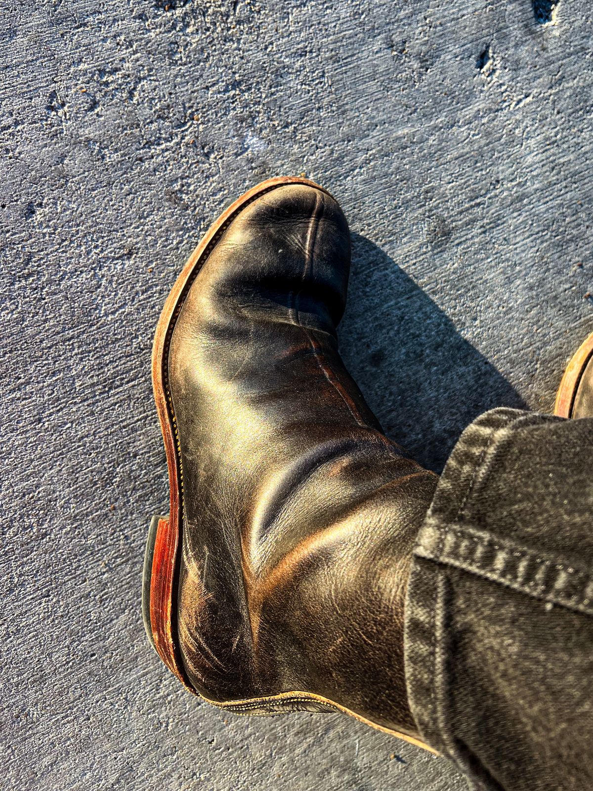 Photo by KVanDev on December 22, 2024 of the Fortis Boots Antasena Sidezip in Indonesian Black Teacore.