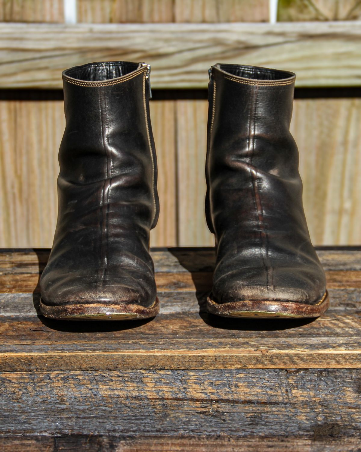 Photo by KVanDev on January 1, 2025 of the Fortis Boots Antasena Sidezip in Indonesian Black Teacore.