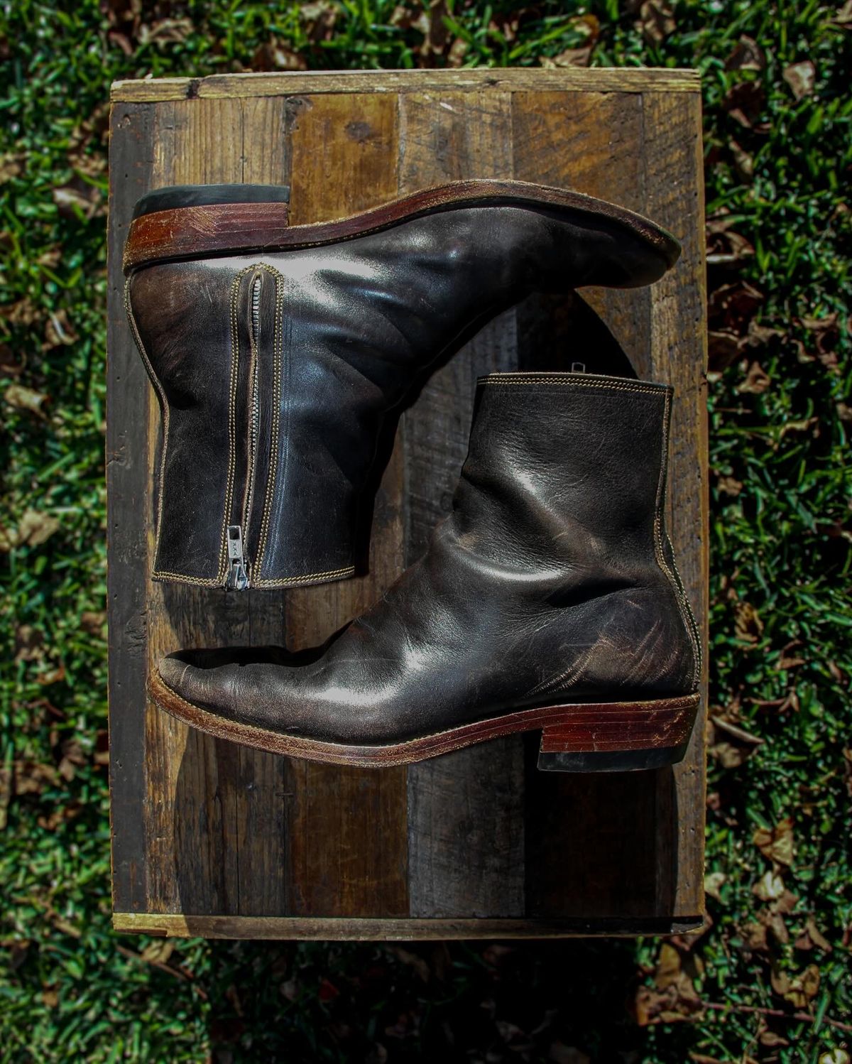 Photo by KVanDev on January 1, 2025 of the Fortis Boots Antasena Sidezip in Indonesian Black Teacore.