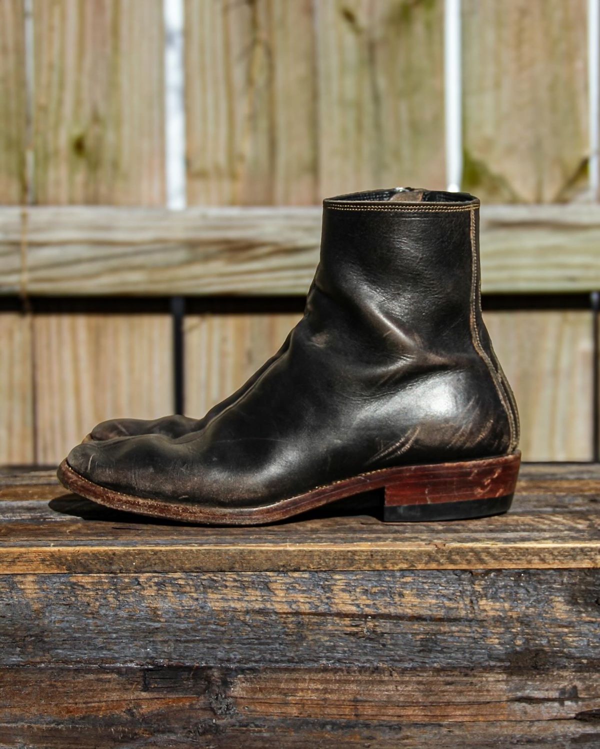 Photo by KVanDev on January 1, 2025 of the Fortis Boots Antasena Sidezip in Indonesian Black Teacore.
